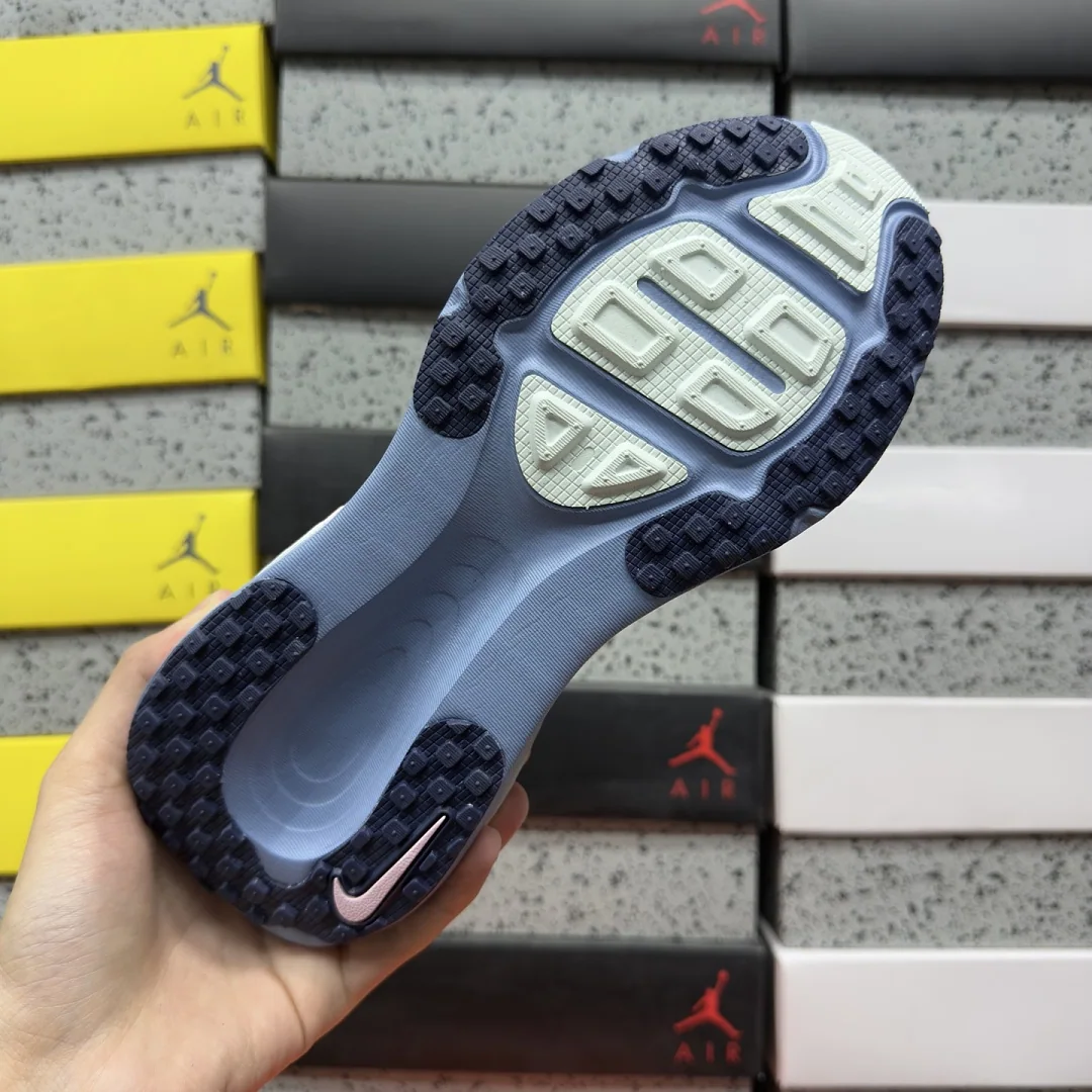 나이키 [XY] 보메로 18 HM6804-115 201742 Nike Vomero 18 White Work Blue Barely Green 상세 이미지 7