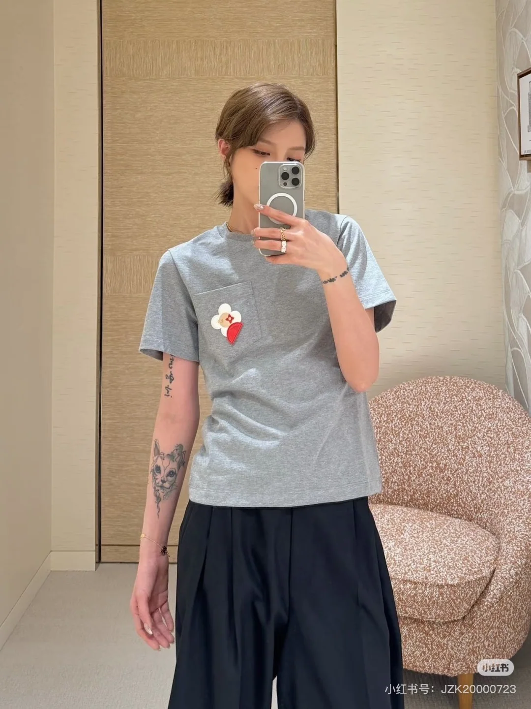 루이비통 해바라기 자수 크루넥 반팔 티셔츠 상세 이미지 6