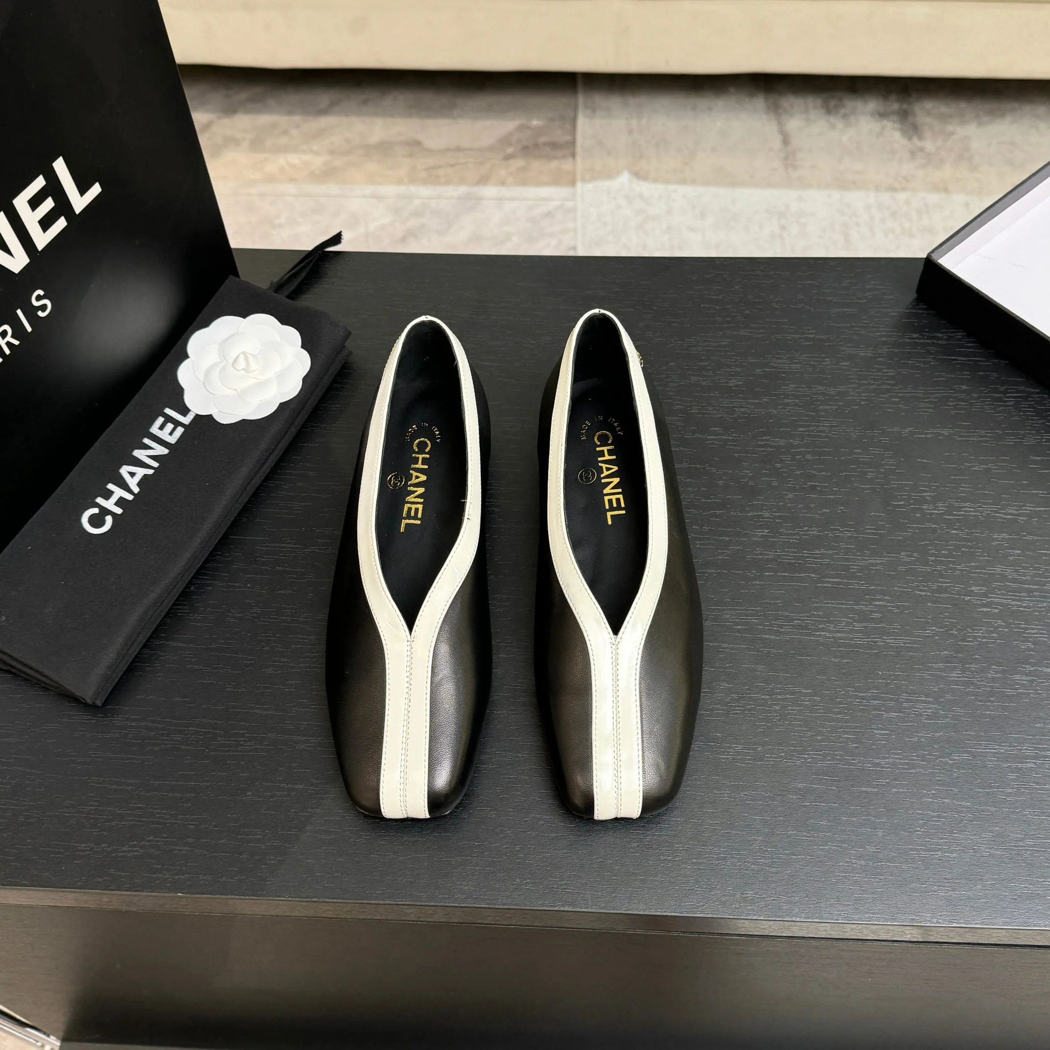 샤넬 26 C 더블 C 컬러블록 플랫슈즈 상세 이미지 1