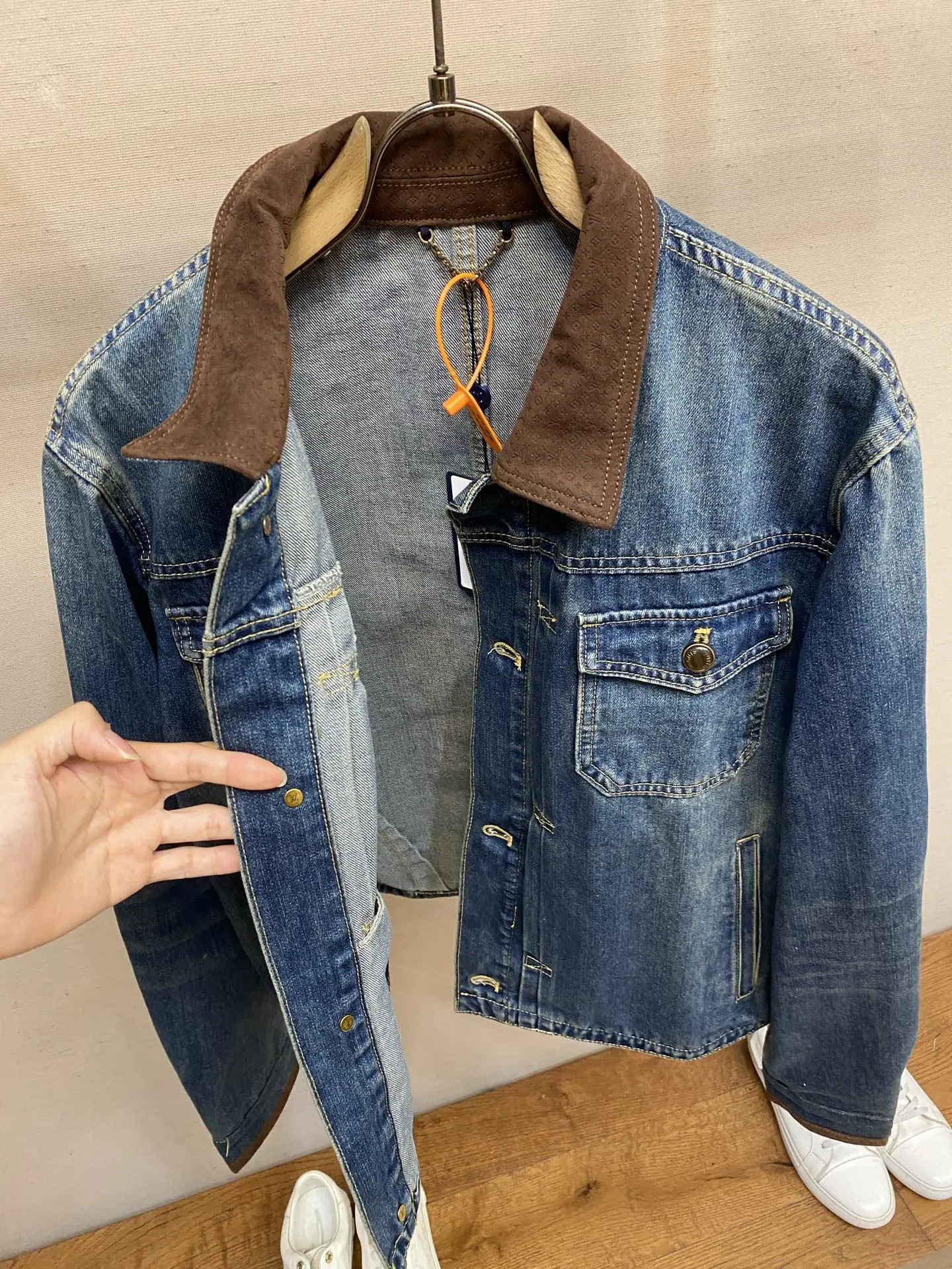 루이비통 LV 가죽 디테일 데님 자켓 상세 이미지 9