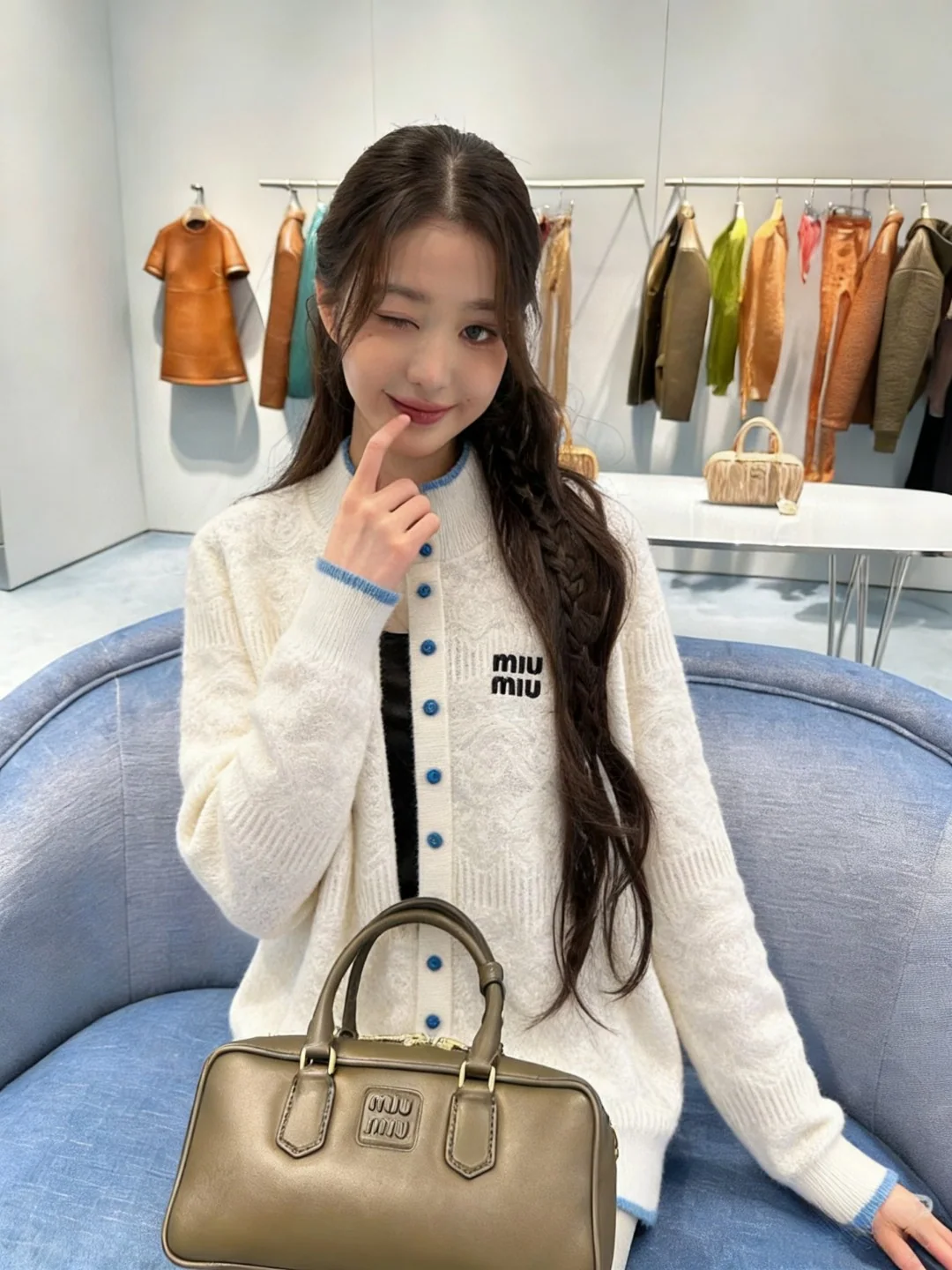 미우미우 로고 울 스탠드 카라 가디건 상세 이미지 1