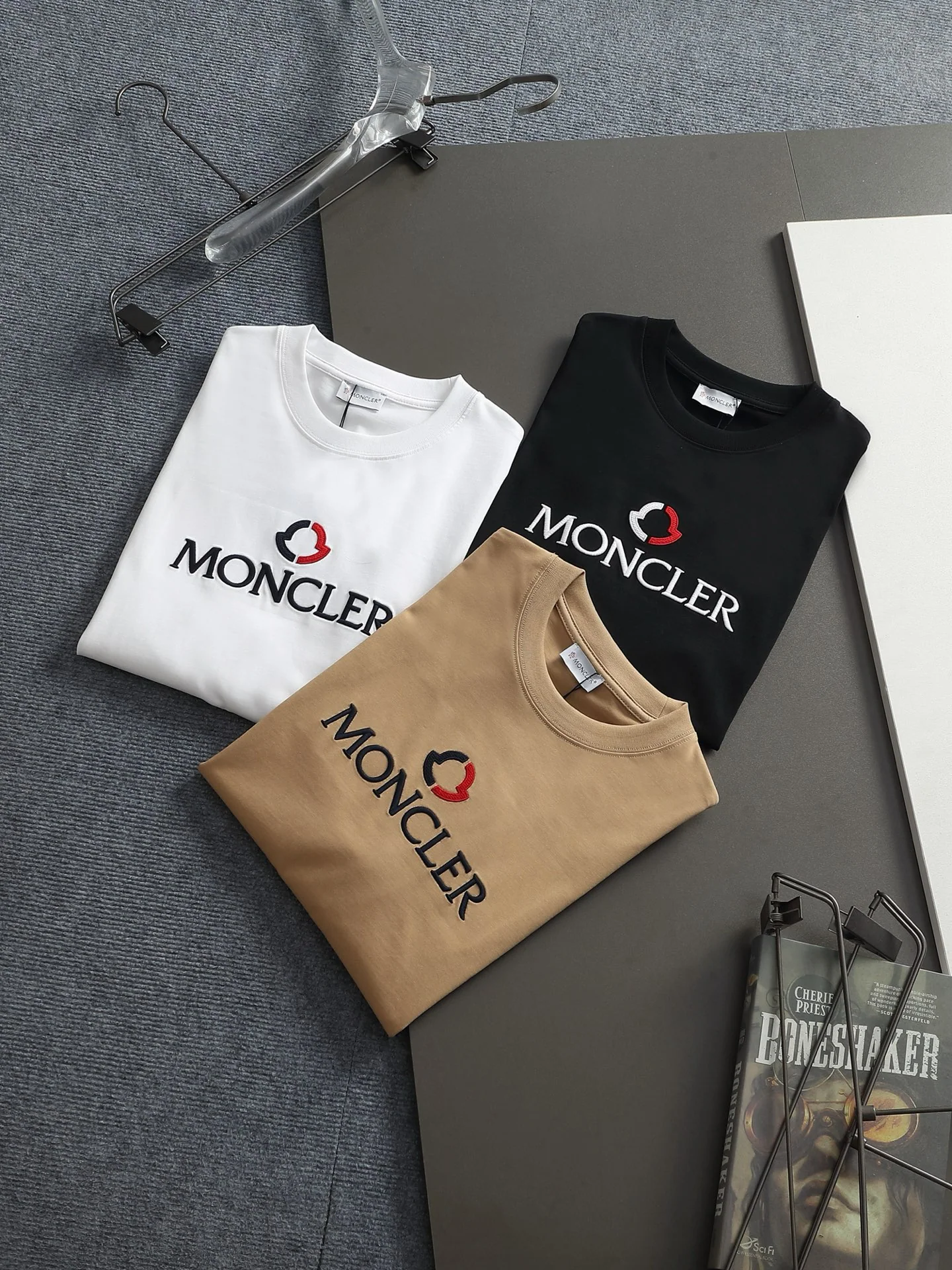 몽클레어 로고 자수 남성 반팔 티셔츠 상세 이미지 12