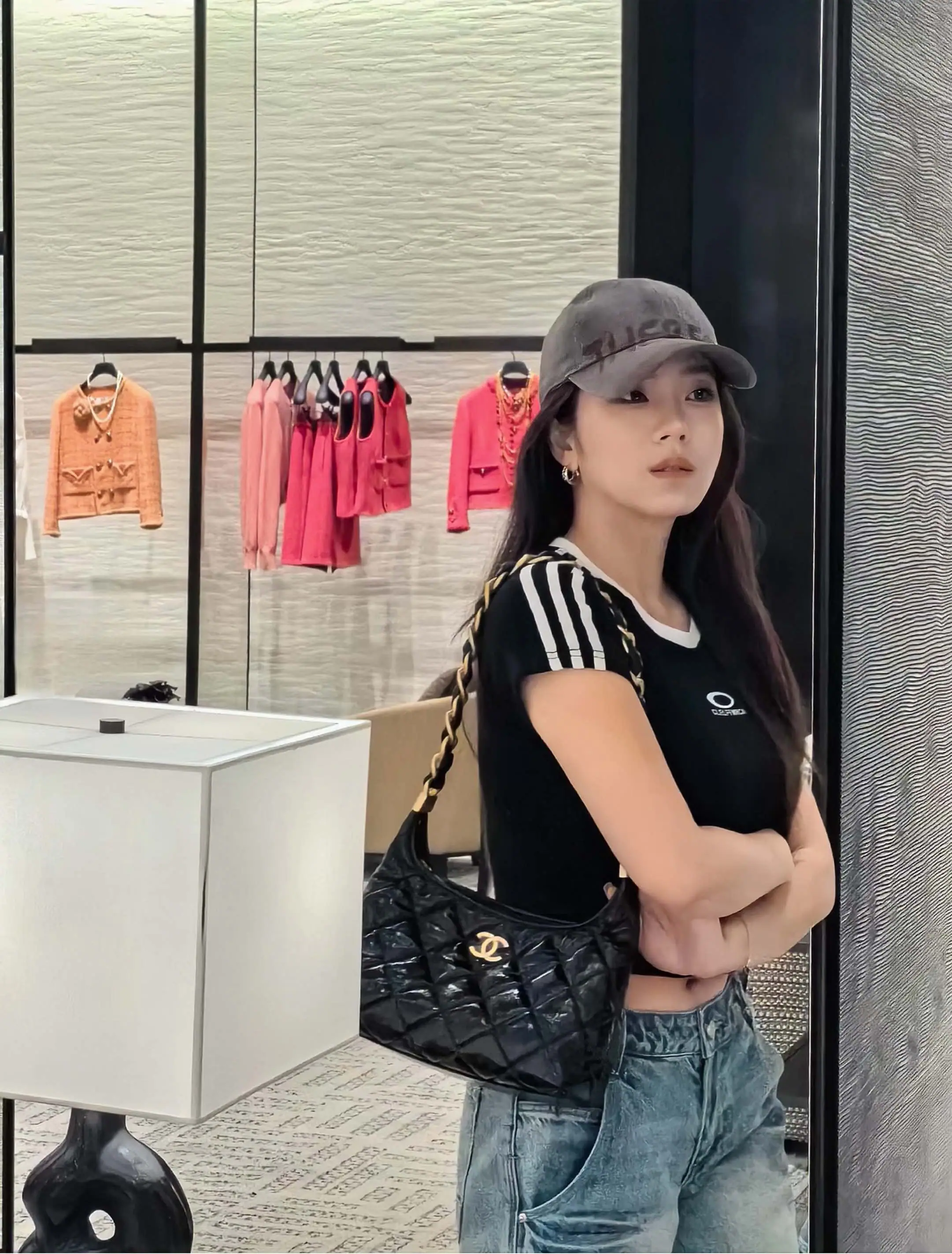 샤넬 미디움 블랙 숄더백 상세 이미지 1