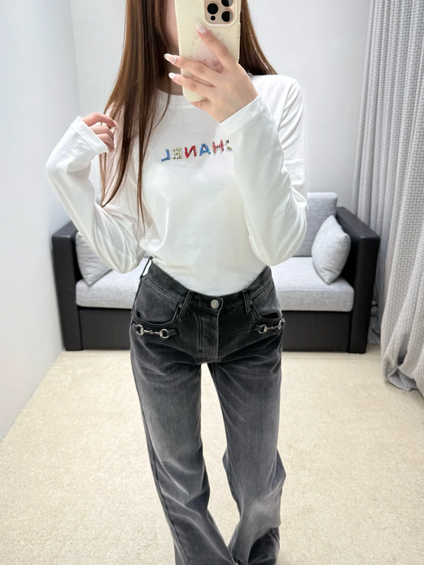 샤넬 컬러풀 라인스톤 로고 여성 긴팔 티셔츠 상세 이미지 8