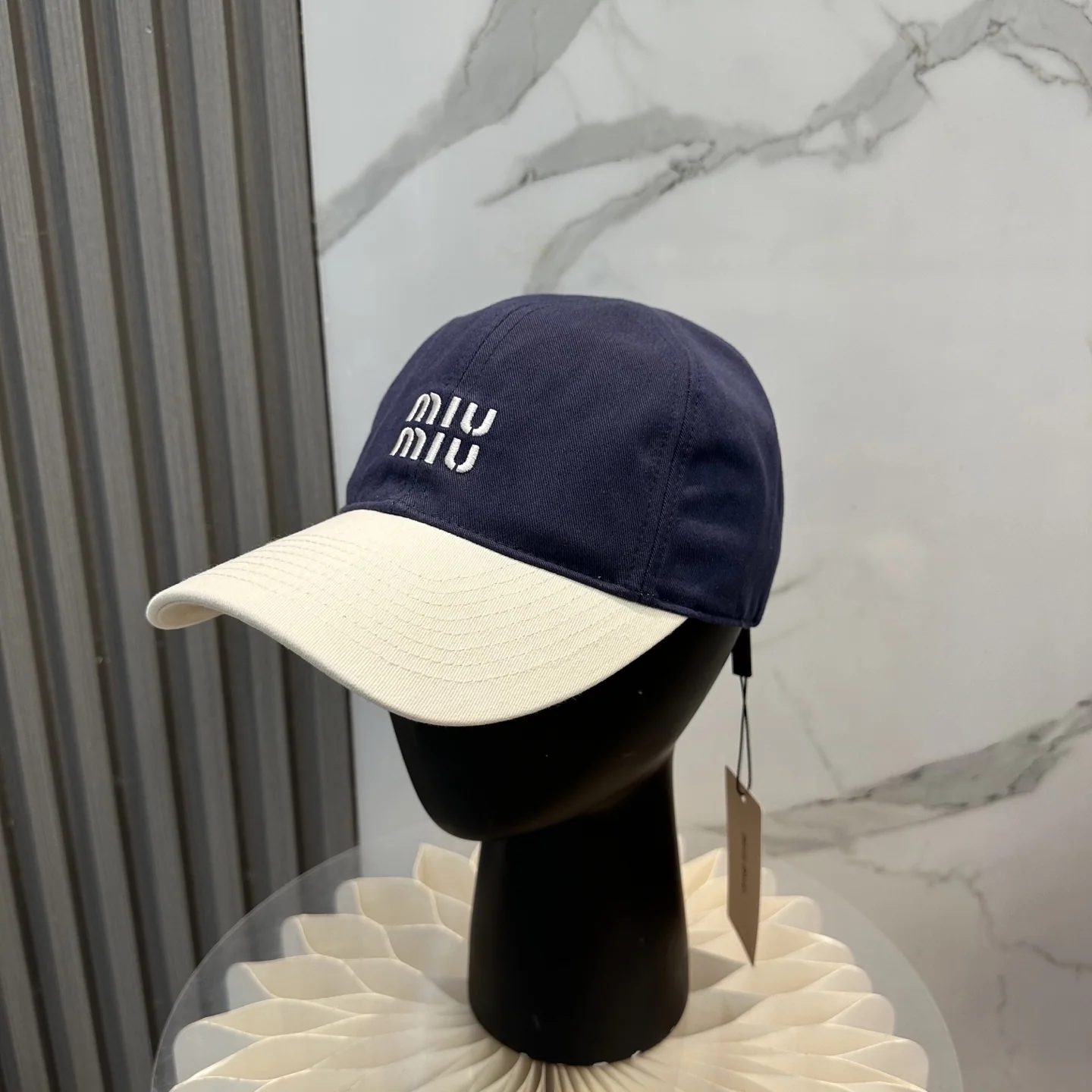 미우미우 컬러 블록 자수 야구모자 118981