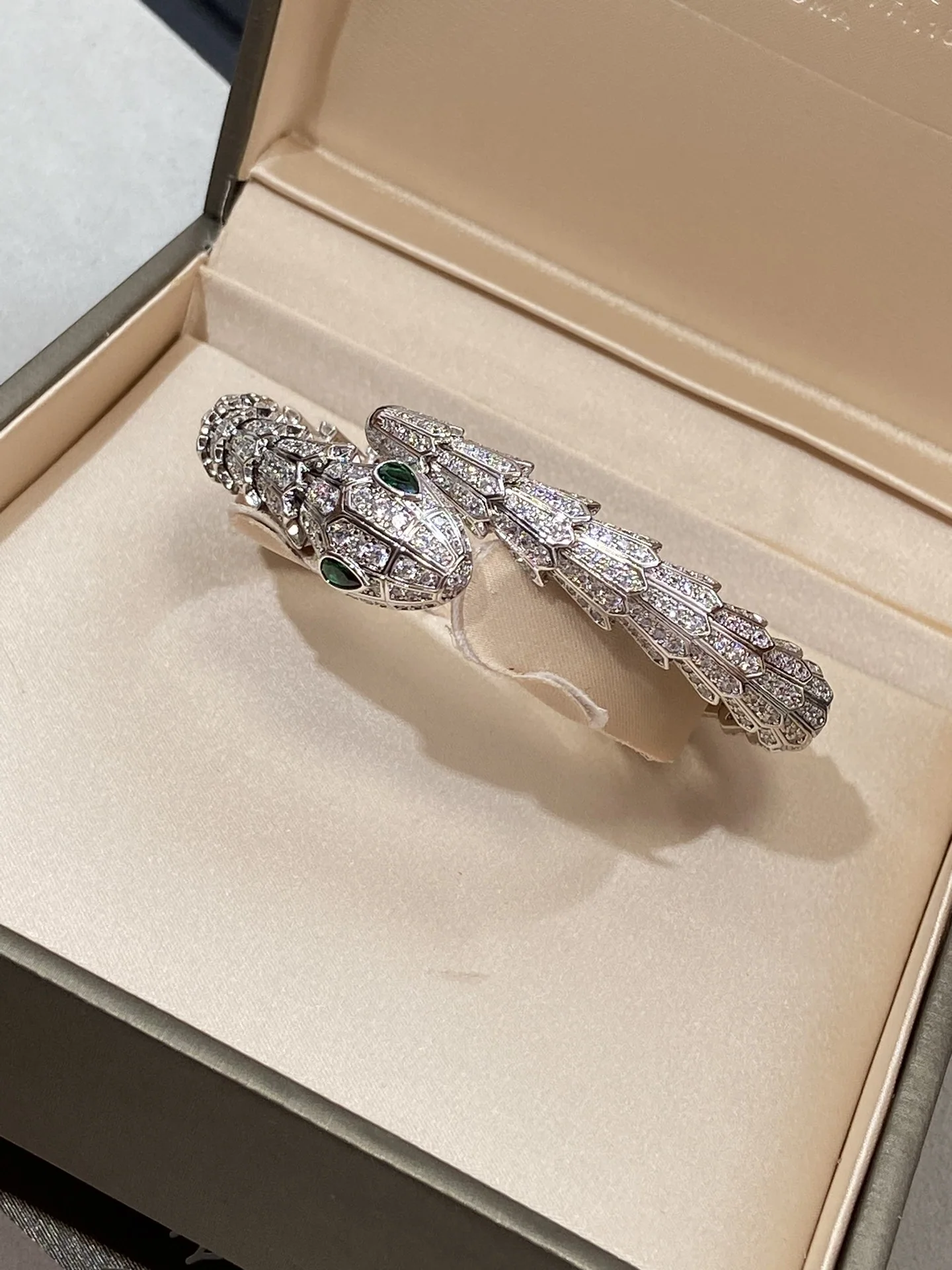 불가리 셀펜타인 18 K 화이트 골드 다이아몬드 팔찌 상세 이미지 1