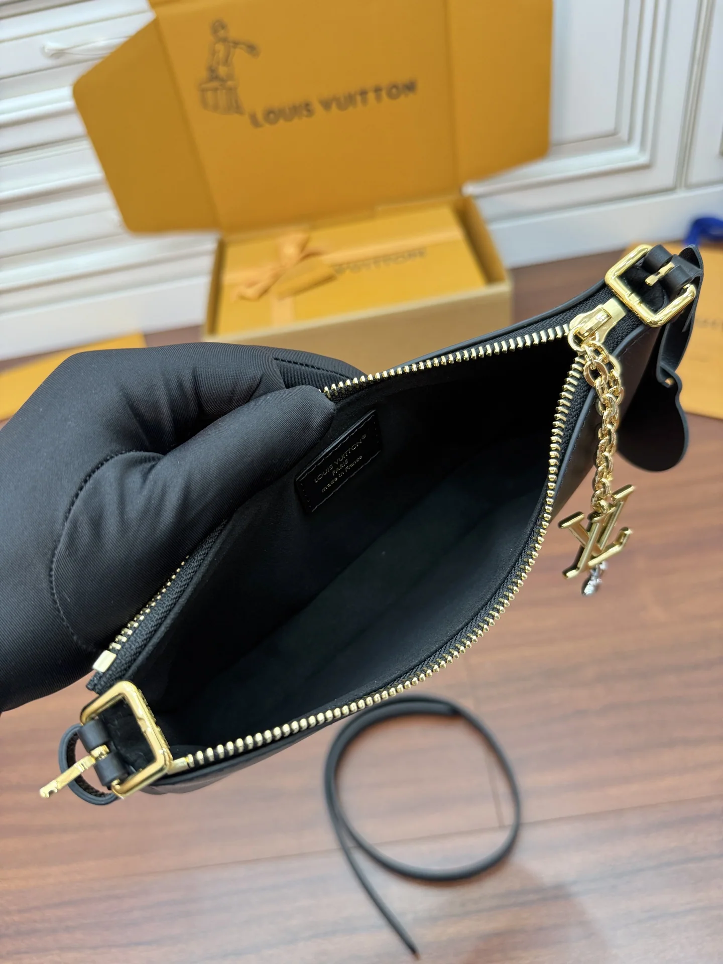 루이비통 M25525 가방 상세 이미지 7