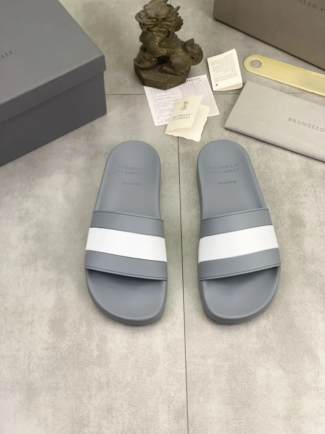 브루넬로쿠치넬리 워시드 스웨이드 남성 슬리퍼 상세 이미지 2