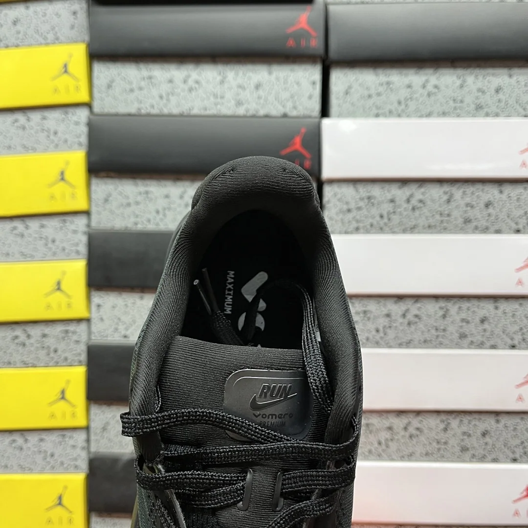 나이키 [CG] 보메로 프리미엄 IQ0627-001 201999 Nike Vomero Premium Black Mini Chrome Swoosh 상세 이미지 4