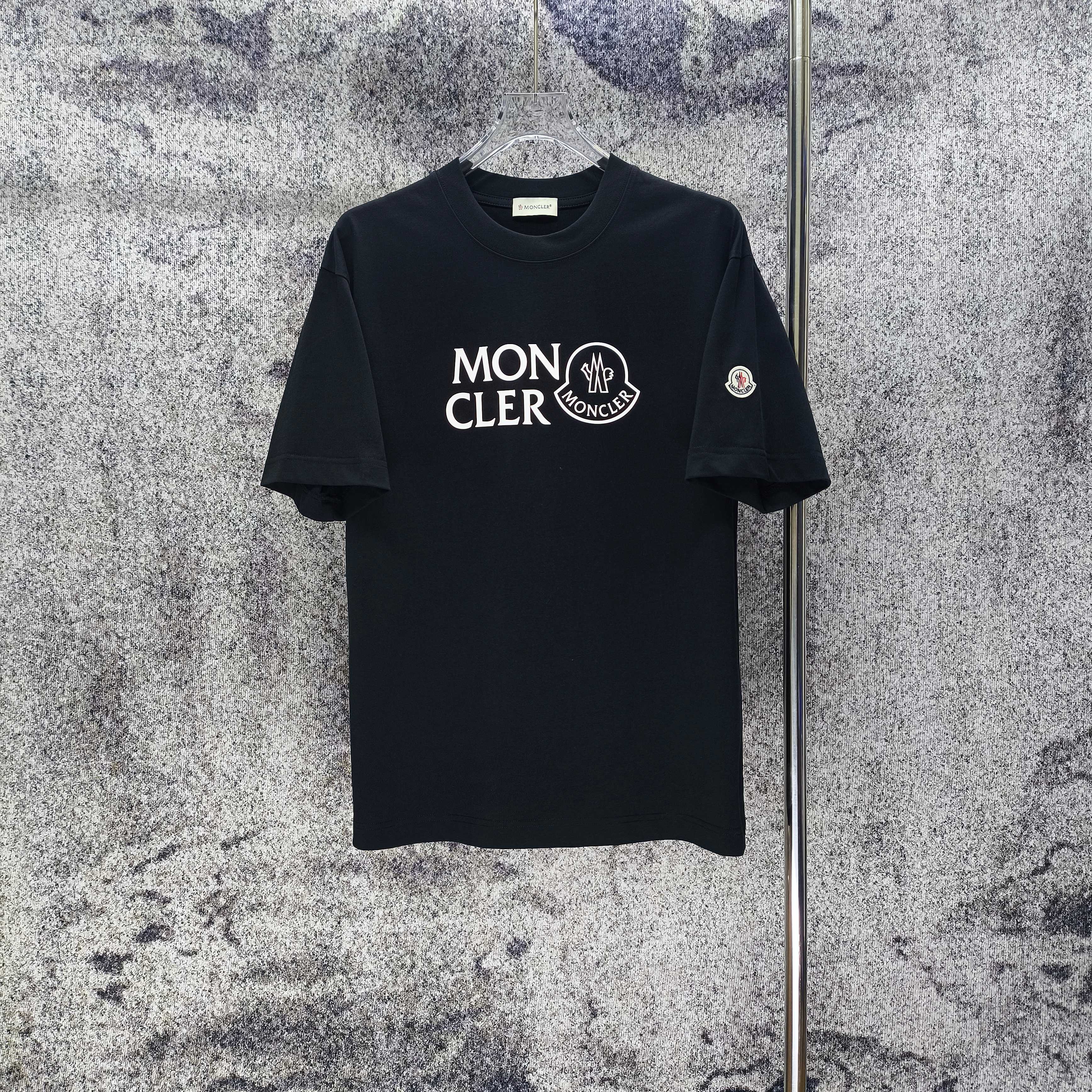 몽클레어 3D 두꺼운 루즈핏 반팔 티셔츠 상세 이미지 1
