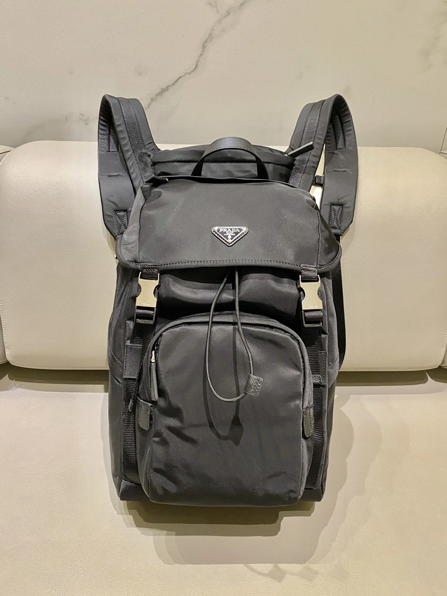 프라다 후드 백팩 2VZ135 66381