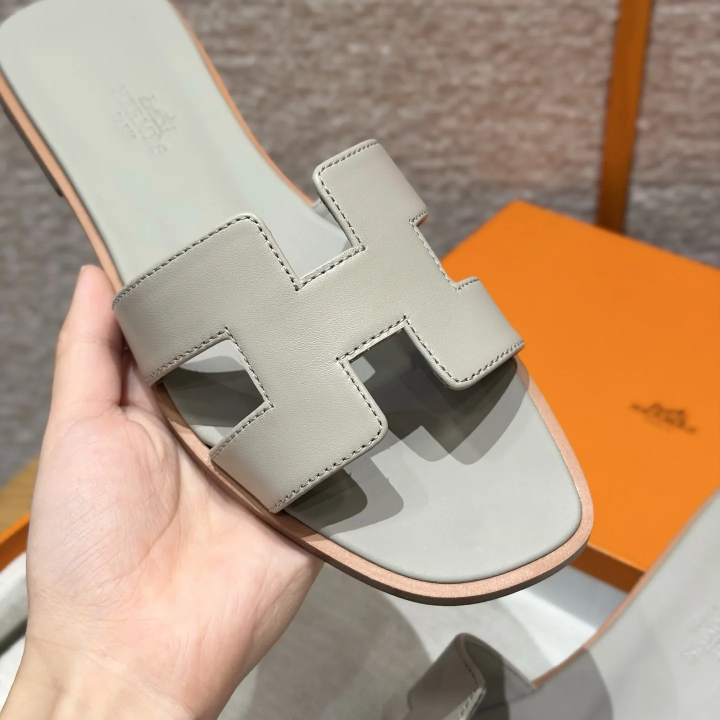 에르메스 오란 페블 베이지 램스킨 슬리퍼 상세 이미지 2
