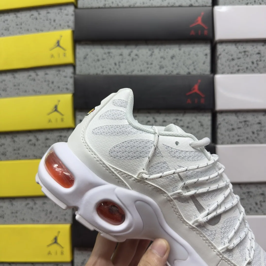 나이키 [BD] 에어 맥스 플러스 유틸리티 FJ4232-100 201900 Nike Air Max Plus Utility Safety 상세 이미지 4