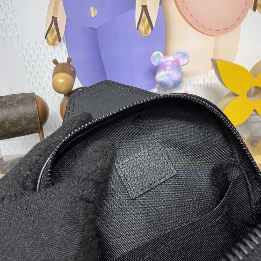 루이비통 에어로그람 페블드 가죽 숄더백 M15255 상세 이미지 8