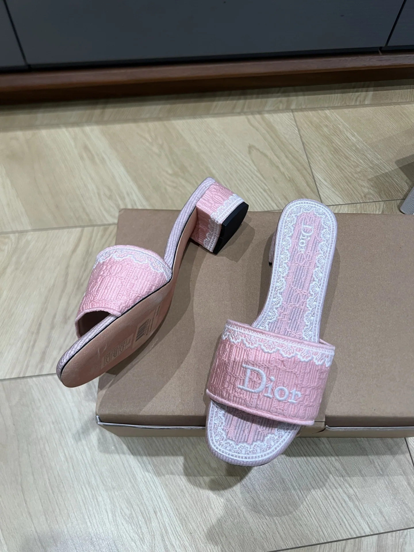 디올 자수 저지 샌들 상세 이미지 4