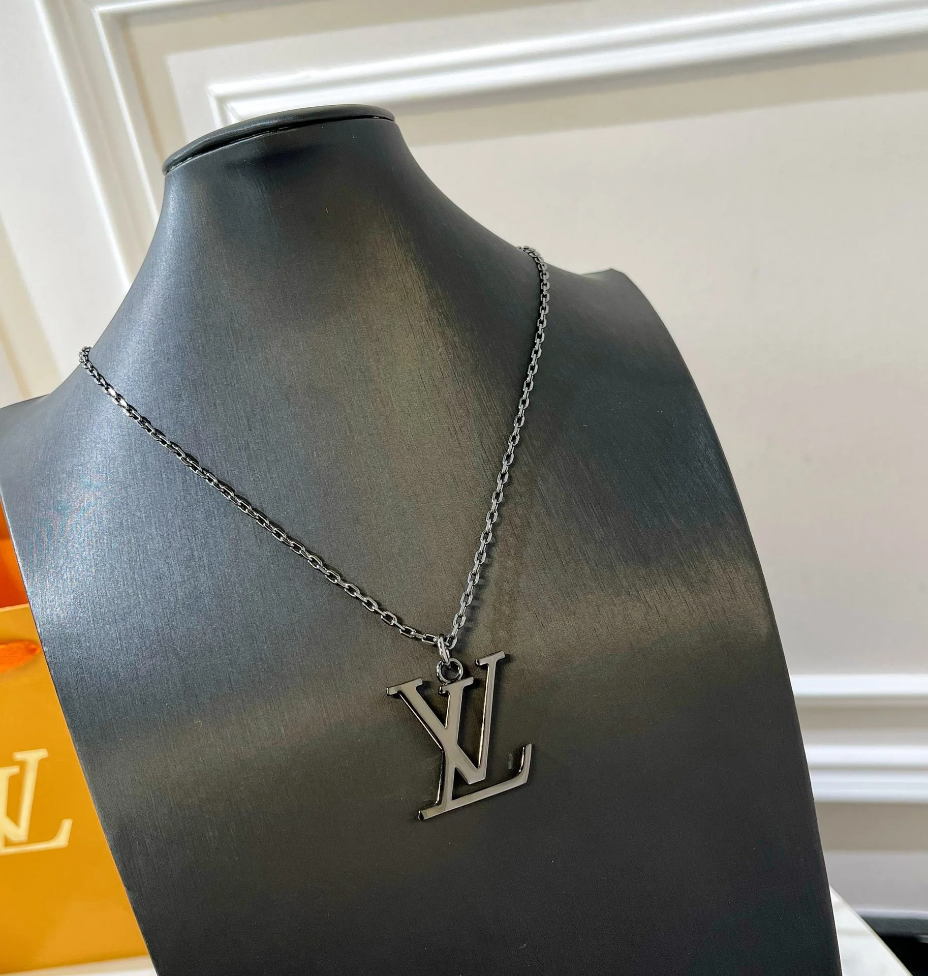 루이비통 LV 키 장식 목걸이 상세 이미지 5