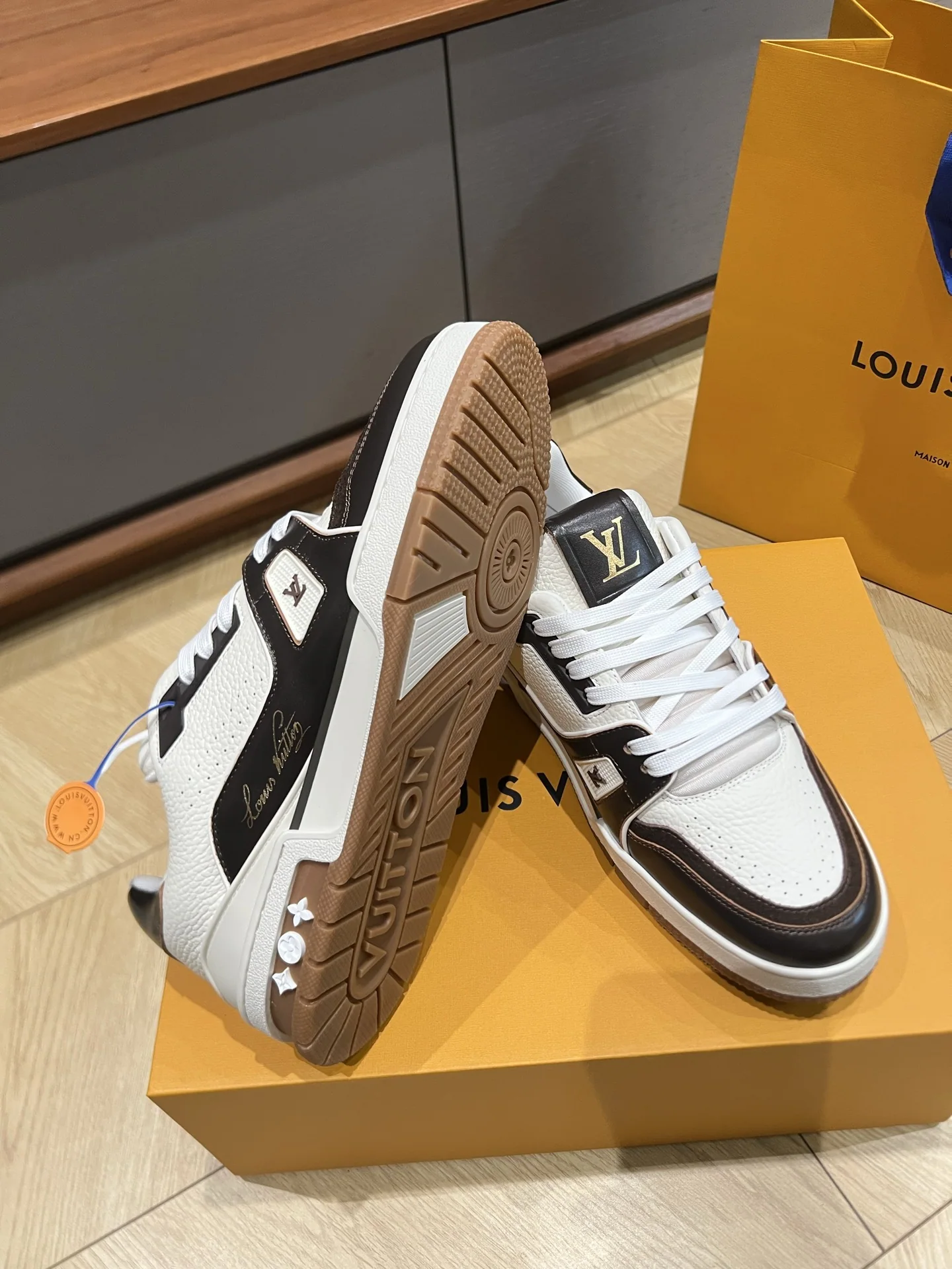 루이비통 LV 26 데님 컬러웨이 트레이너 신발 상세 이미지 7