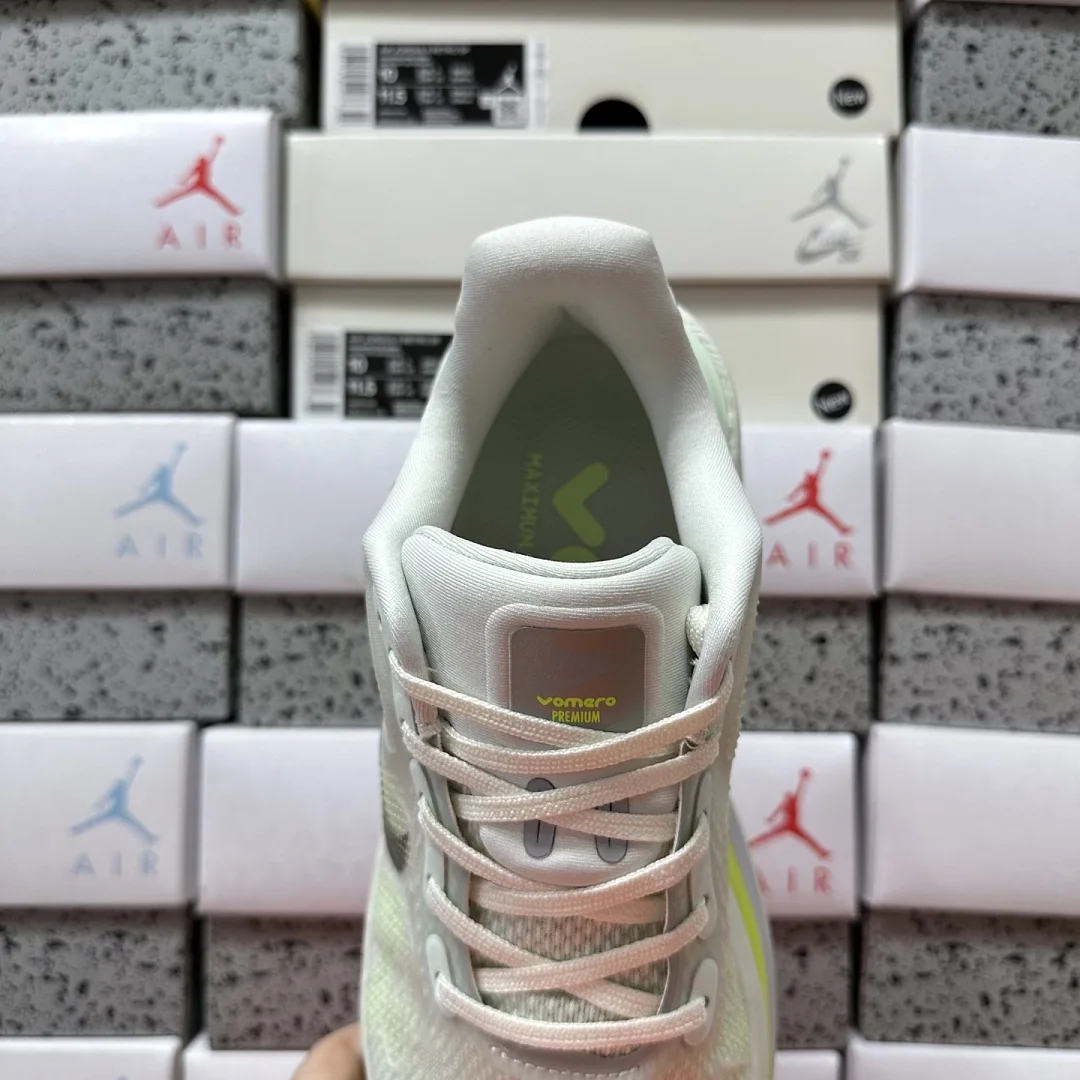 나이키 [5A] 보메로 프리미엄 옐로우 HQ2050-300 201618 Nike Vomero Premium Barely Volt 상세 이미지 6