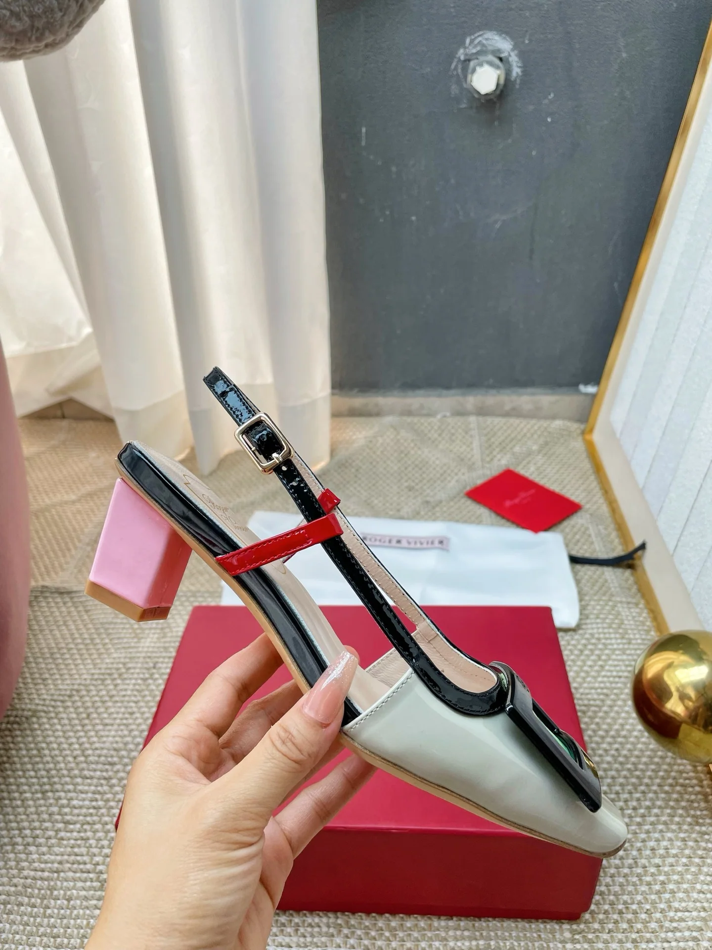 로저비비에 벨 비비에 버클 펌프스 상세 이미지 5