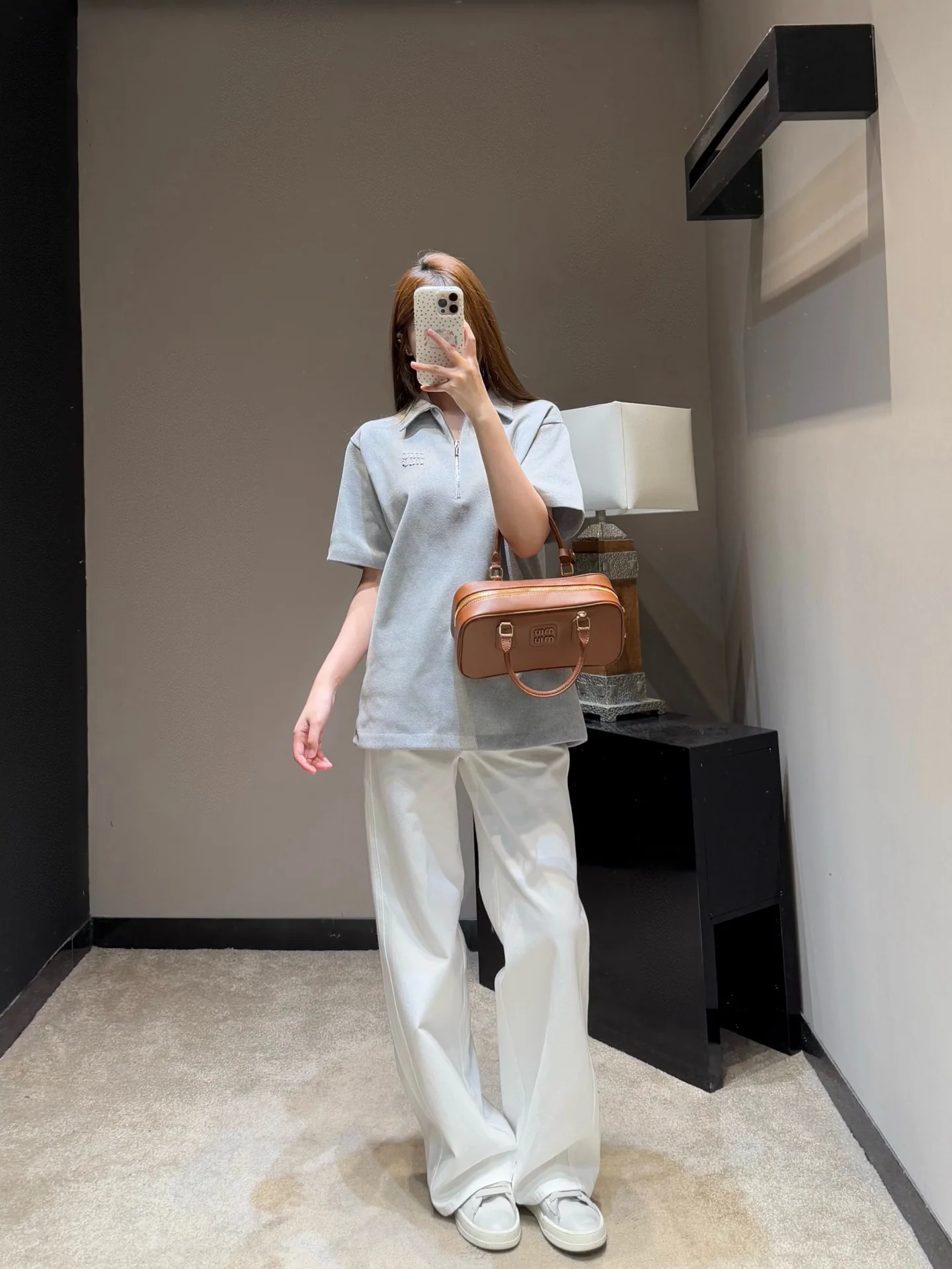 미우미우 그레이 엠보 로고 반팔 폴로셔츠 상세 이미지 6