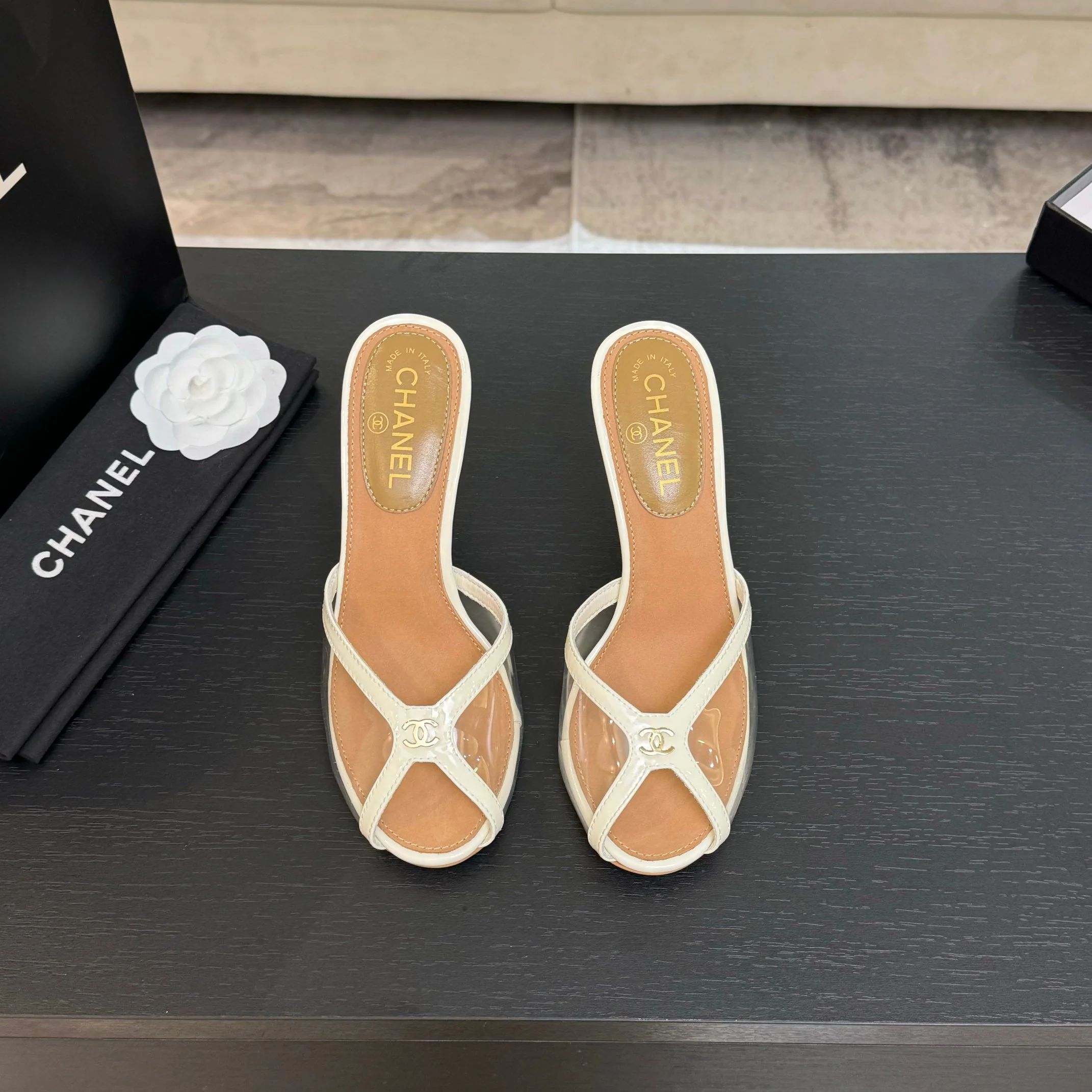 샤넬 메시 투명 비닐 더블 C 하이힐 슬리퍼 상세 이미지 1