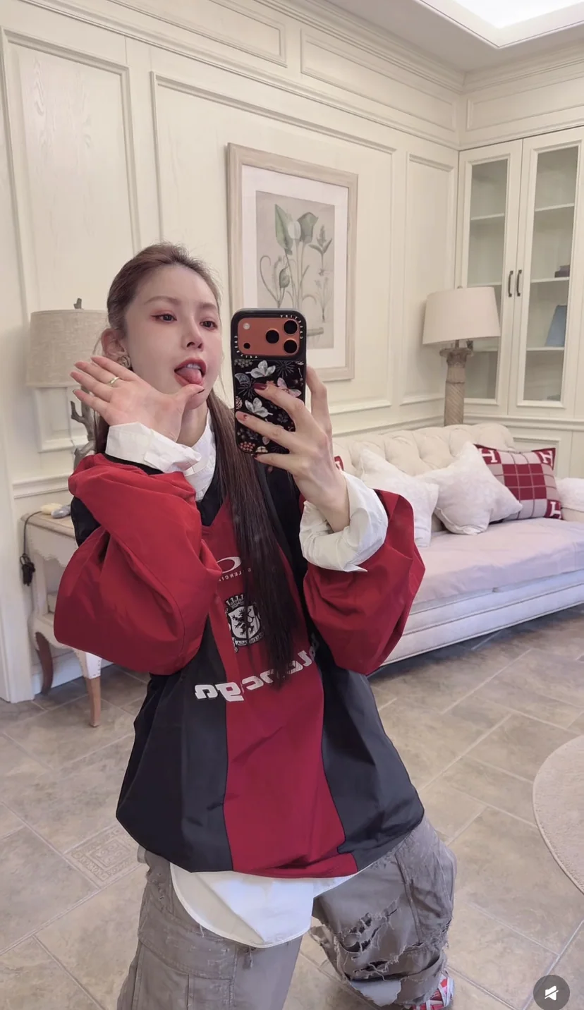 발렌시아가 컬러 블록 V넥 긴팔 티셔츠 상세 이미지 22