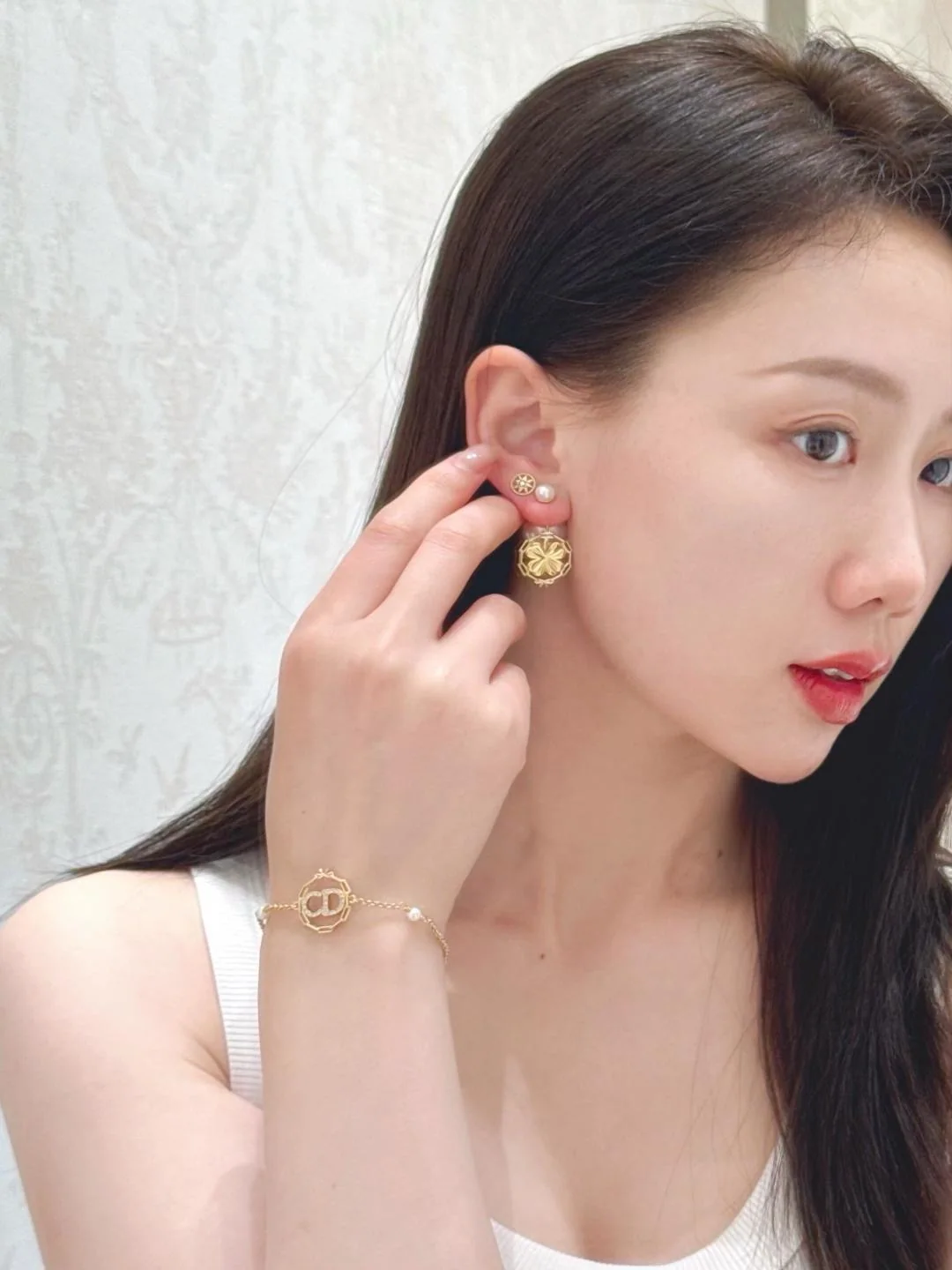 디올 비대칭 라지 비즈 장식 귀걸이 상세 이미지 4