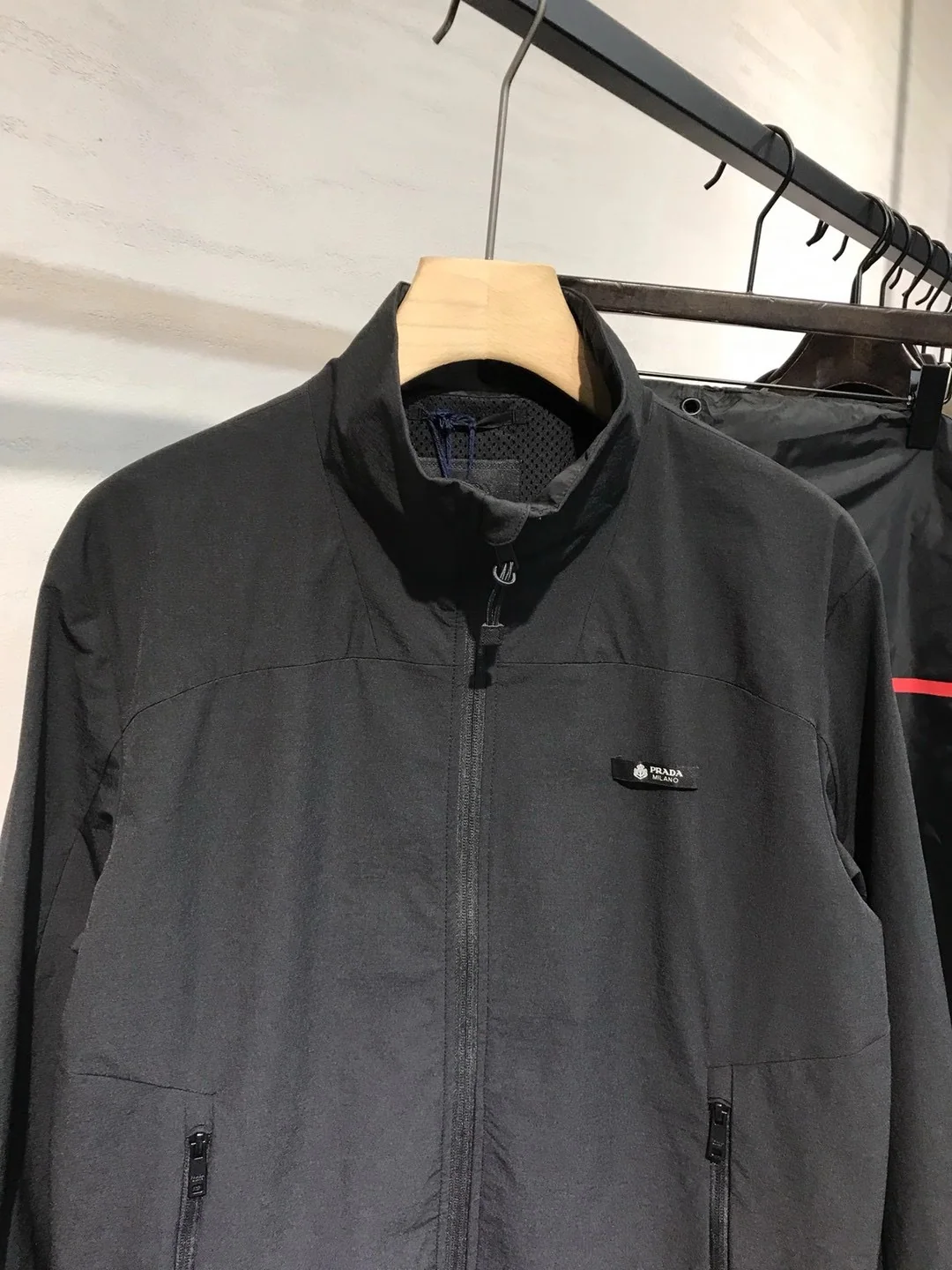 프라다 26 ss 블랙나이트 재킷 19439 Prada 상세 이미지 4