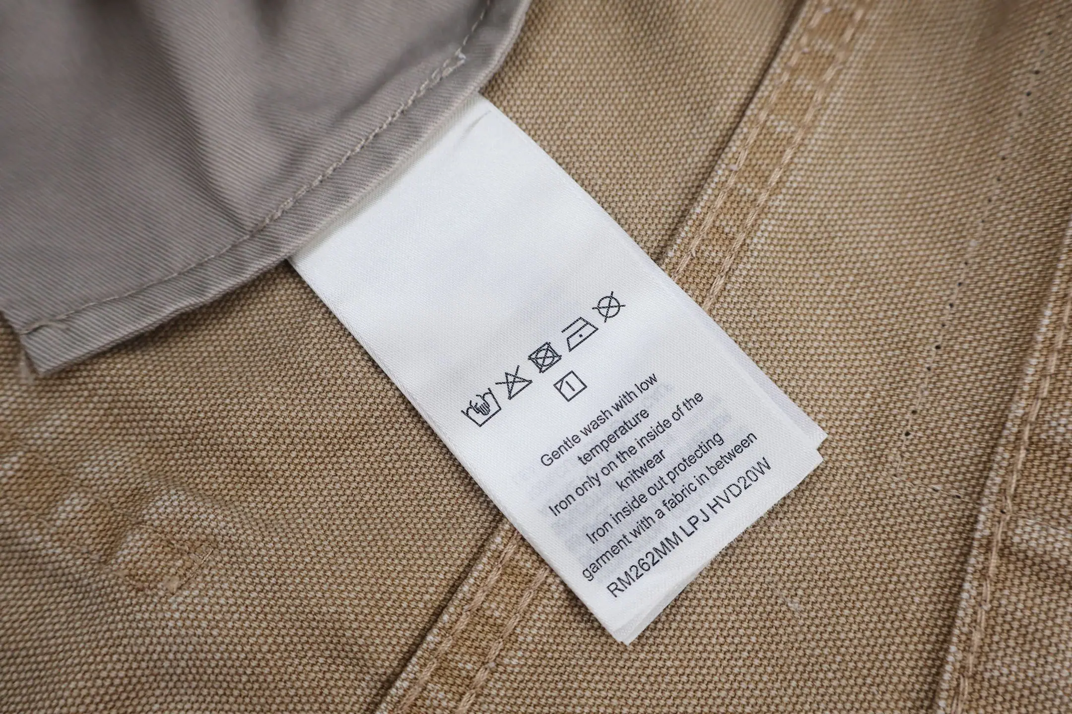 루이비통 데미지 가공 페인트 스플래터 자수 데님 반바지 상세 이미지 9