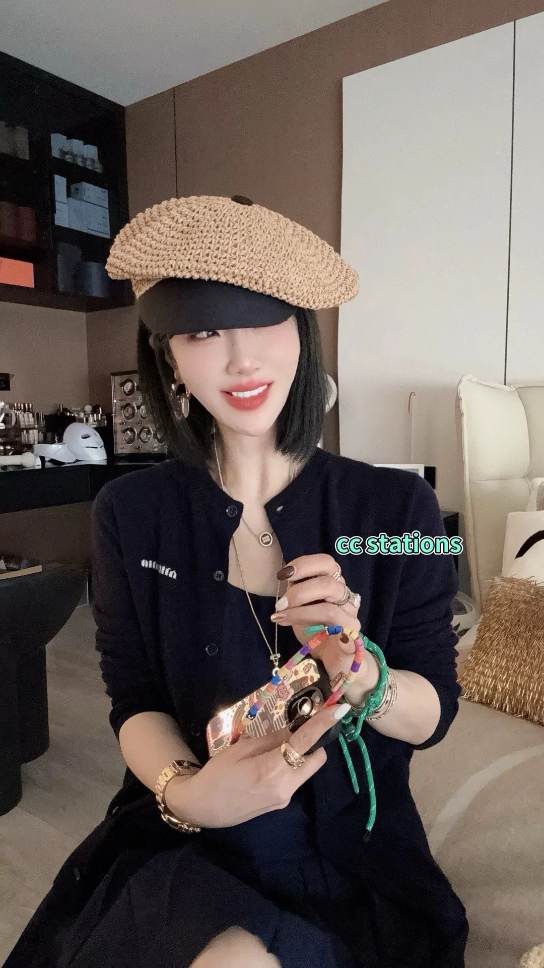미우미우 레터 장식 목걸이 상세 이미지 2