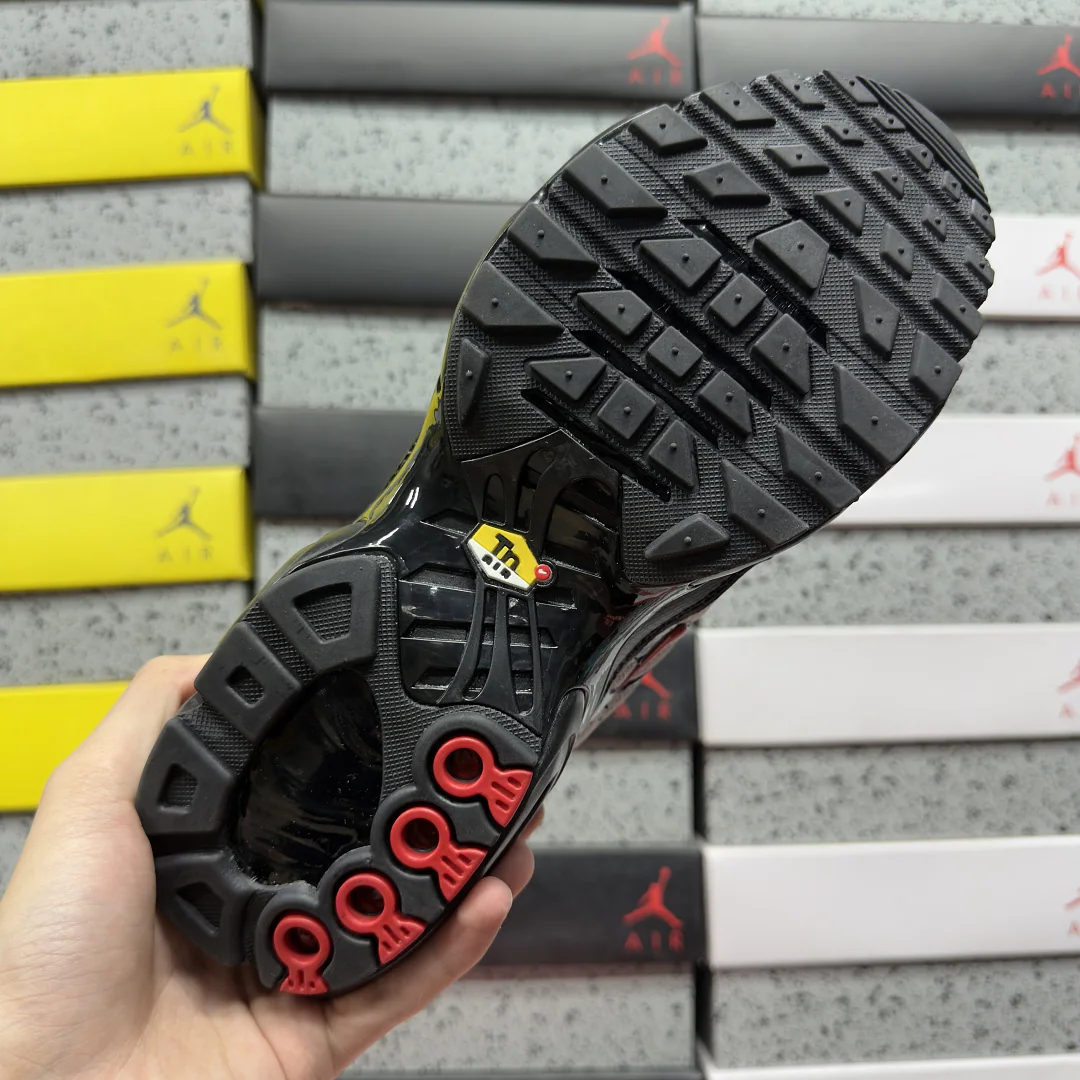 나이키 [BD] 에어 맥스 플러스 CI2299-001 201844 Nike Air Max Plus Black Gradient Red 상세 이미지 6