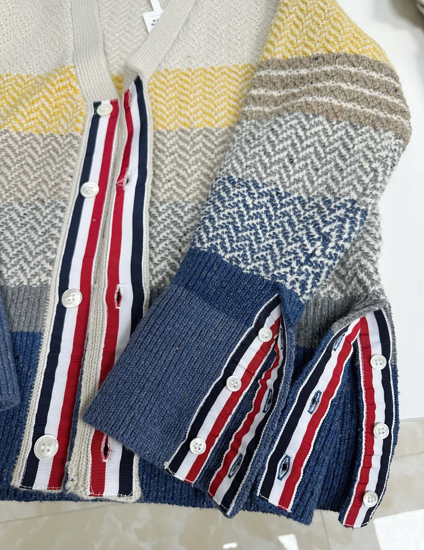톰브라운 워싱 블루 그레이 남성 니트 레플리카 46575 Thom Browne 상세 이미지 8