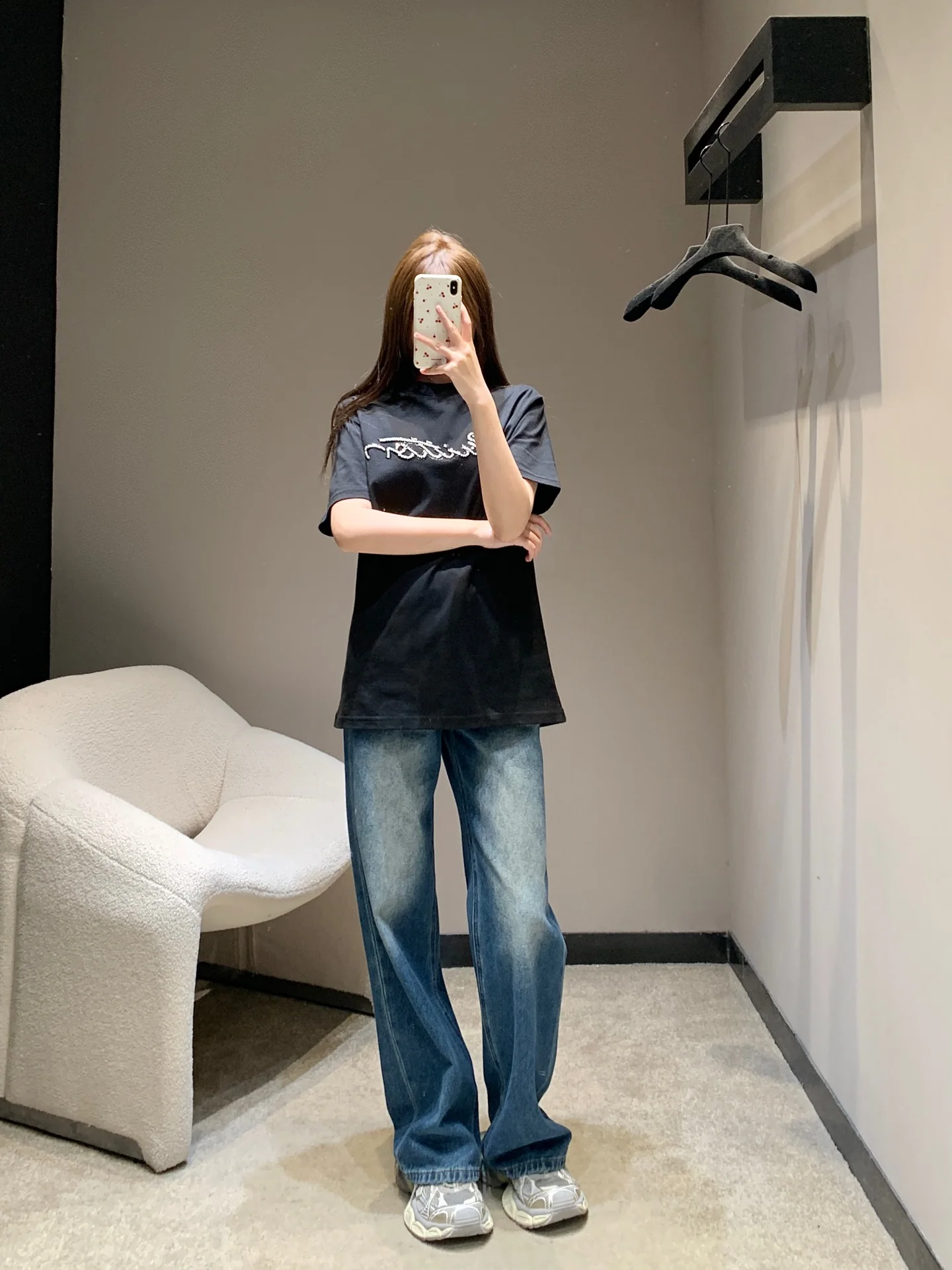 루이비통 비즈 자수 크루넥 코튼 반팔 티셔츠 2026 SS 상세 이미지 4