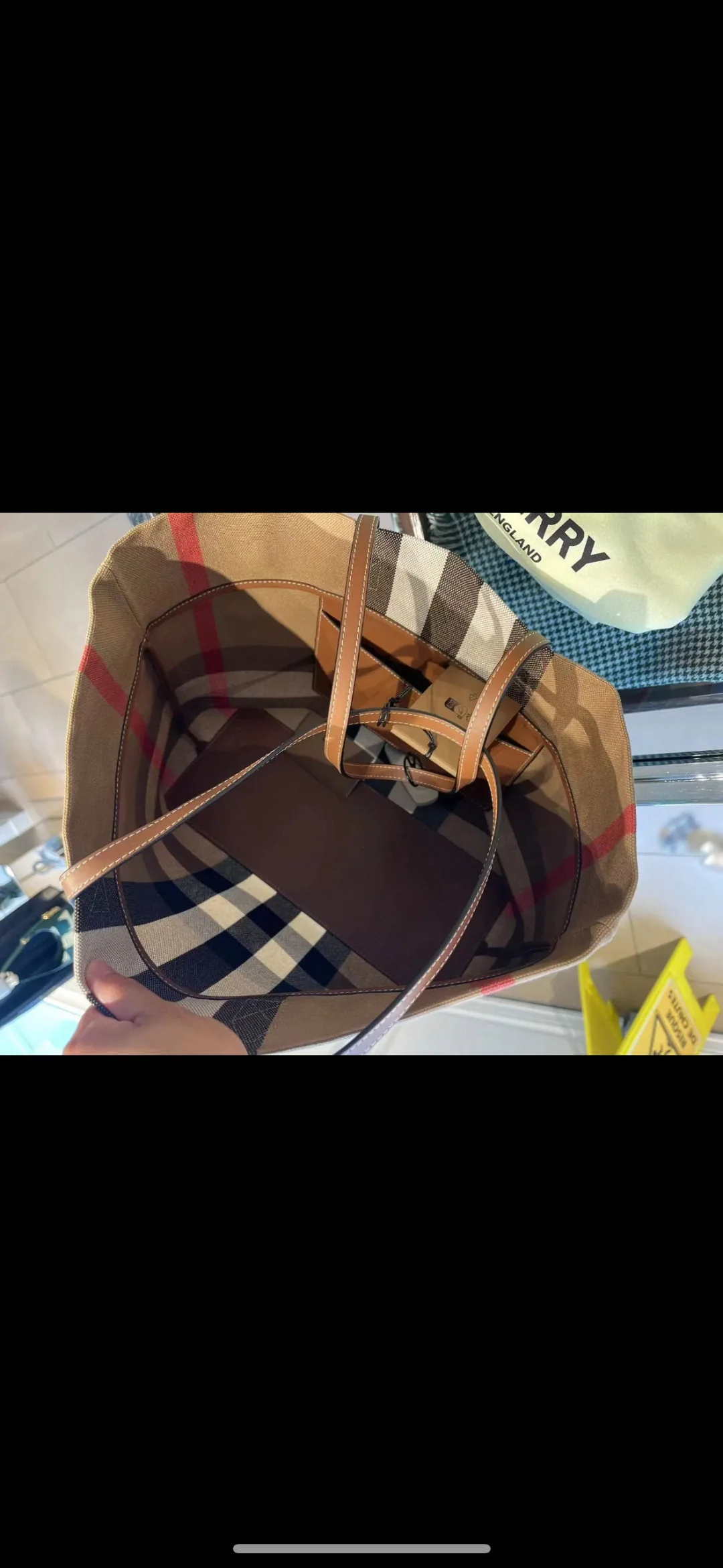 버버리 가방 상세 이미지 8