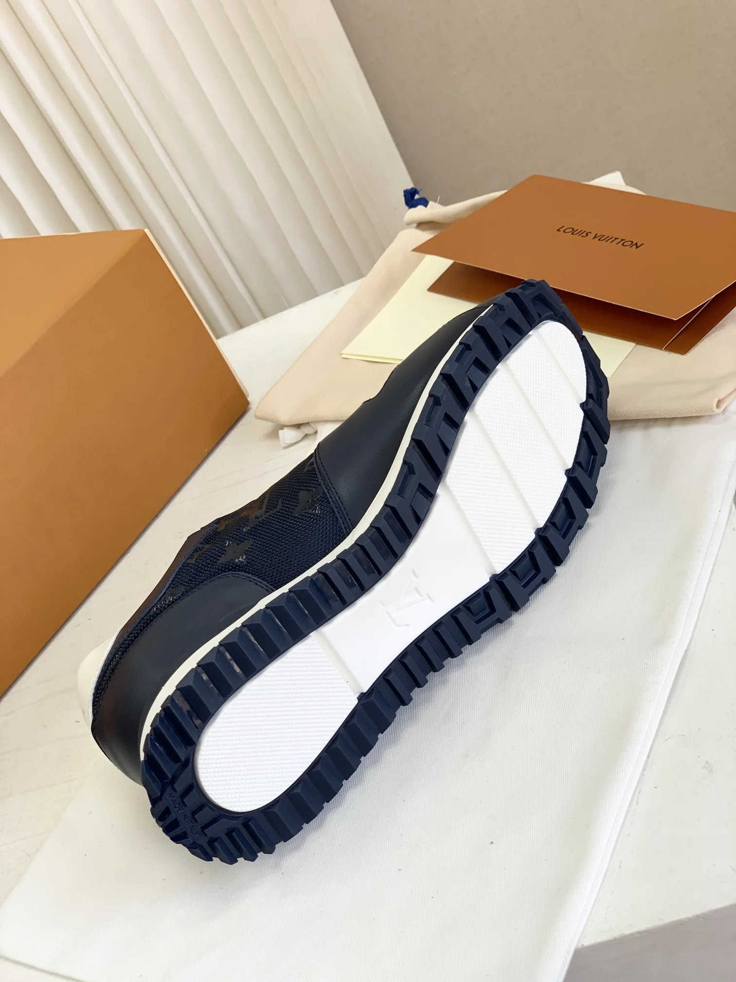 루이비통 블루 스니커즈 상세 이미지 9