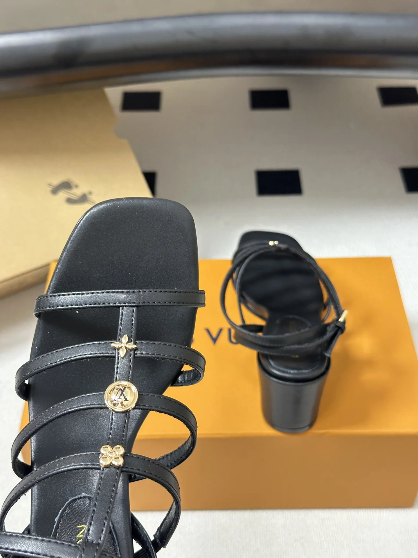 루이비통 LV 가이아 샌들 상세 이미지 8