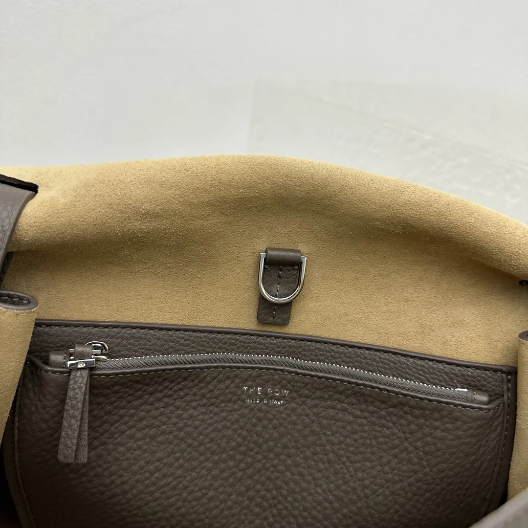 더로우 엘리펀트 그레이 가죽 메신저백 상세 이미지 9
