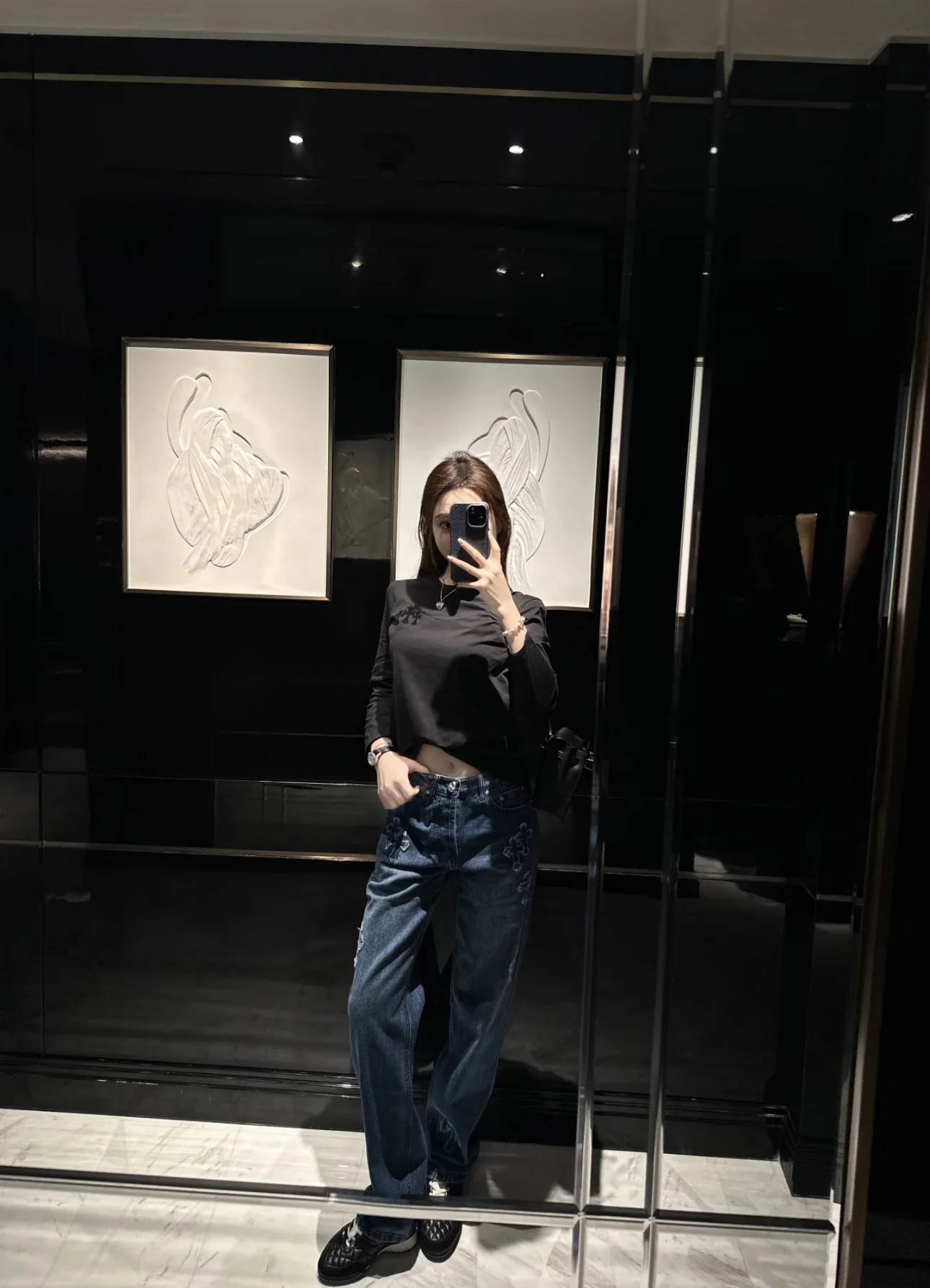 크롬하츠 플로키 로고 크루넥 긴팔 티셔츠 25SS 상세 이미지 11