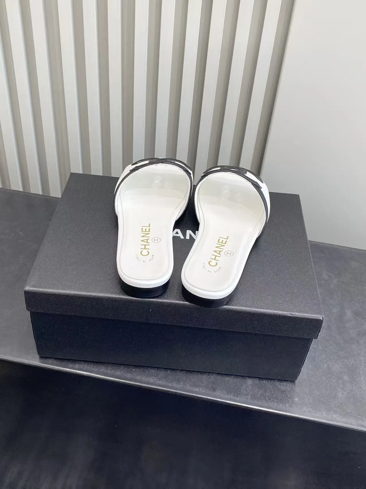 샤넬 더블 C 오픈워크 슬리퍼 상세 이미지 8