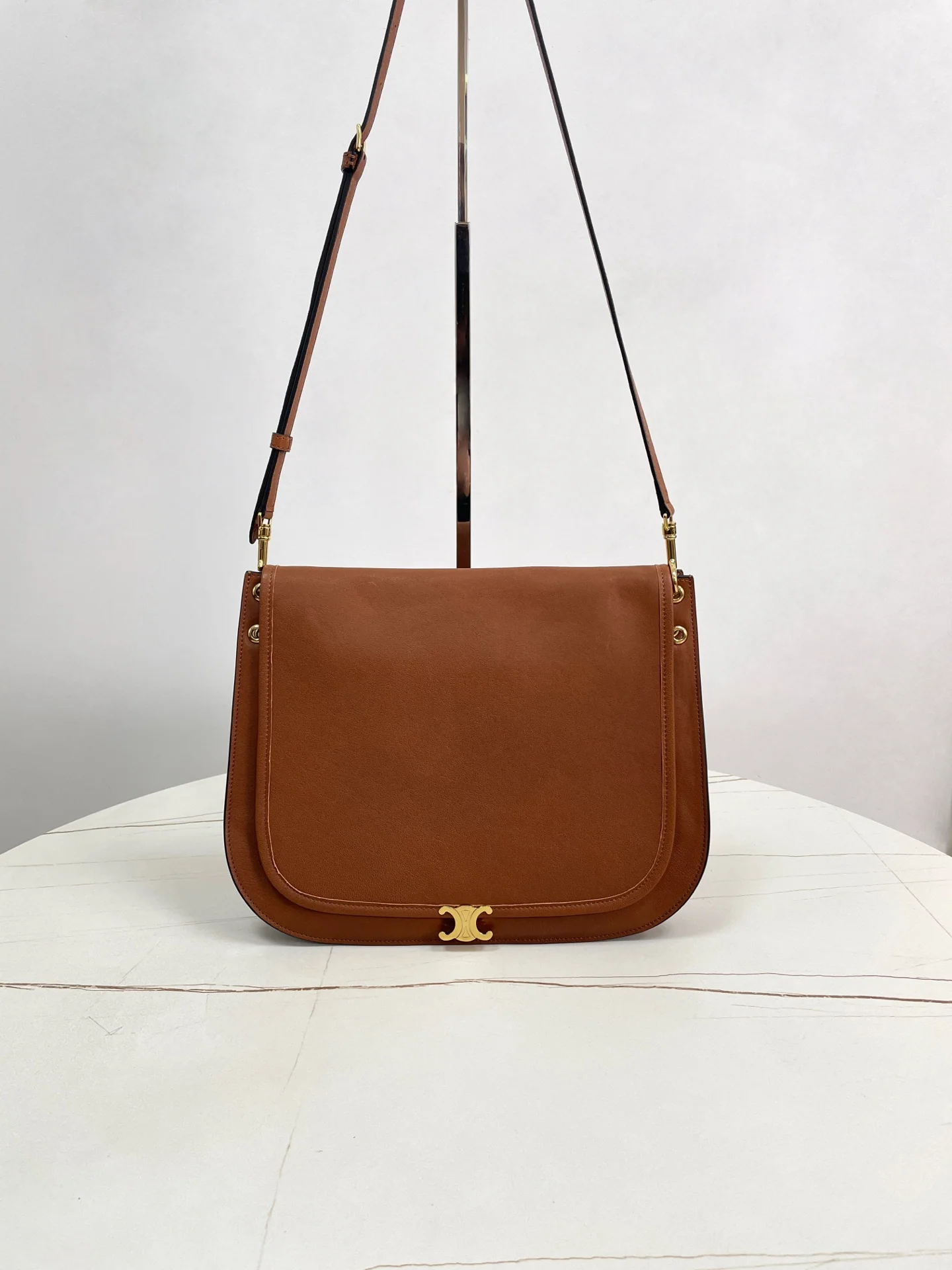 생로랑 개선문 카프스킨 메신저 가방 144253