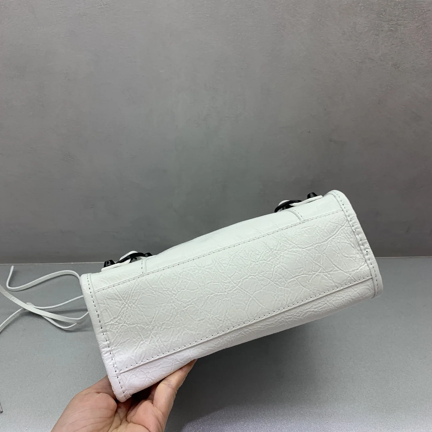 발렌시아가 르 시티 소형 크로스백 상세 이미지 4