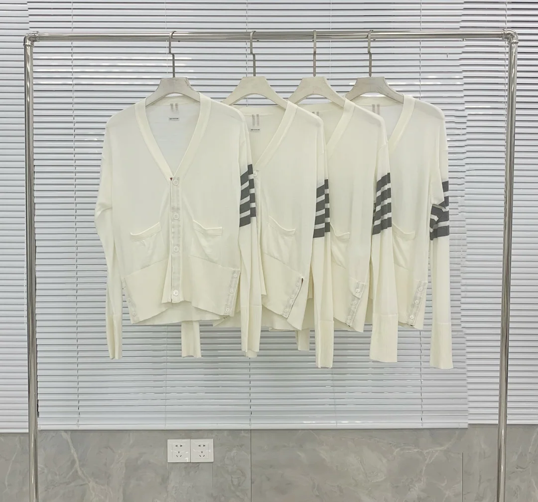톰브라운 다크 그레이 4 바 스트라이프 울 가디건 126368