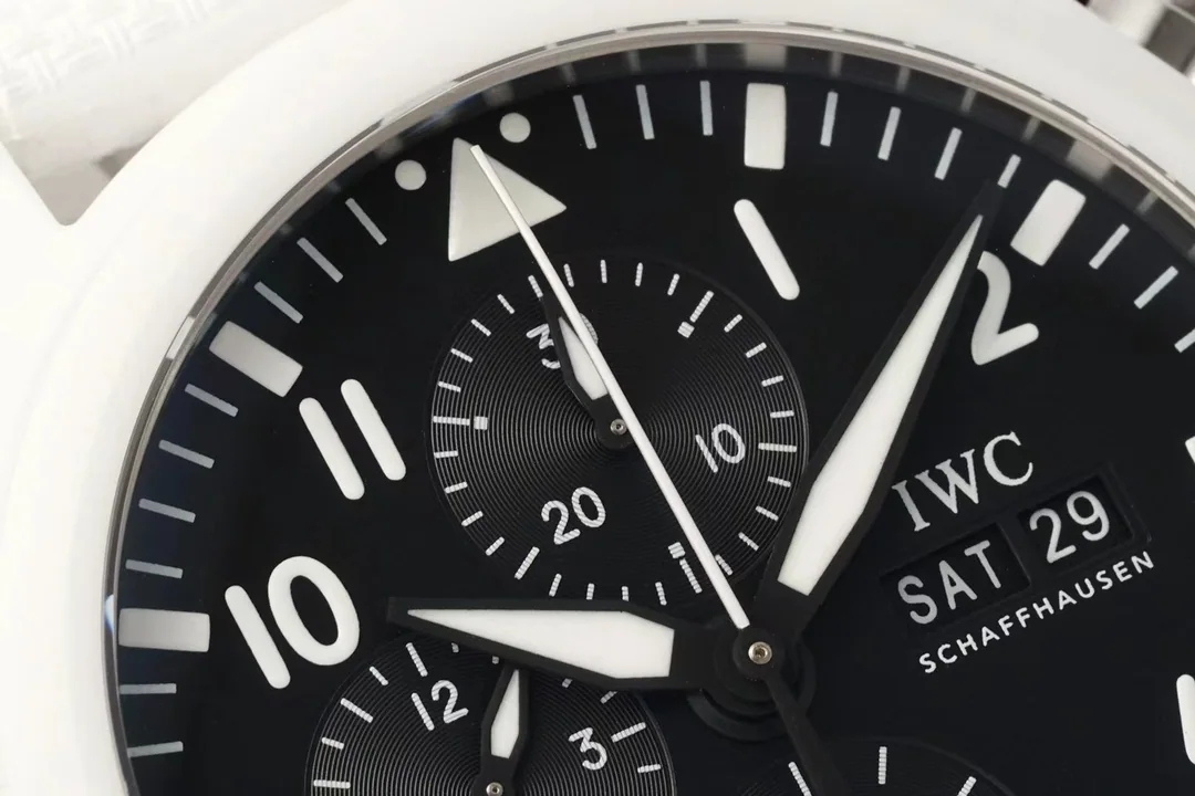 IWC 파일럿 탑건 레이크 타호 화이트 세라믹 시계 상세 이미지 4