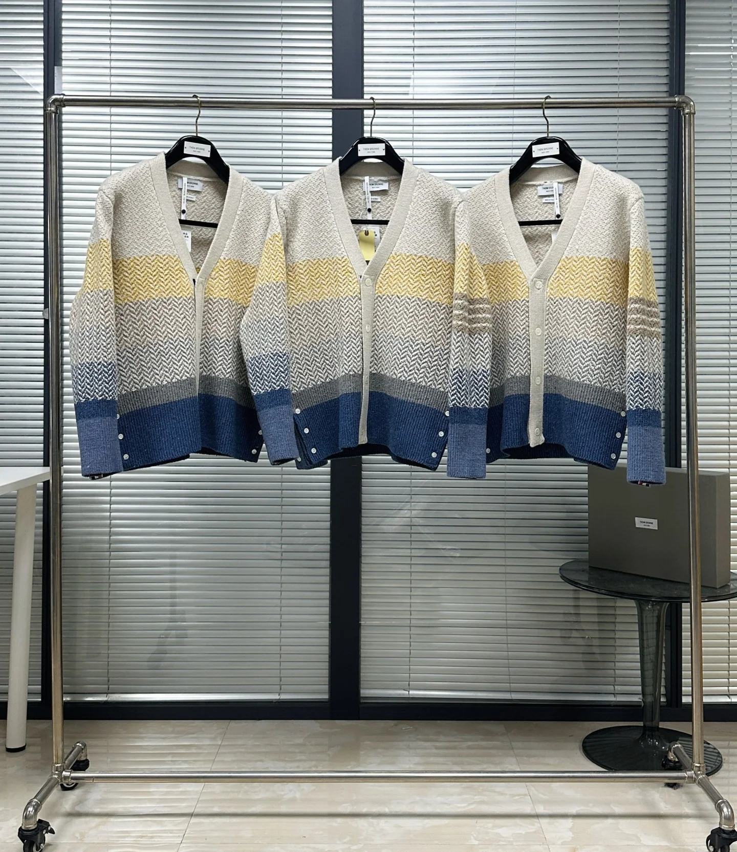 톰브라운 워싱 블루 그레이 남성 니트 레플리카 46575 Thom Browne 상세 이미지 1