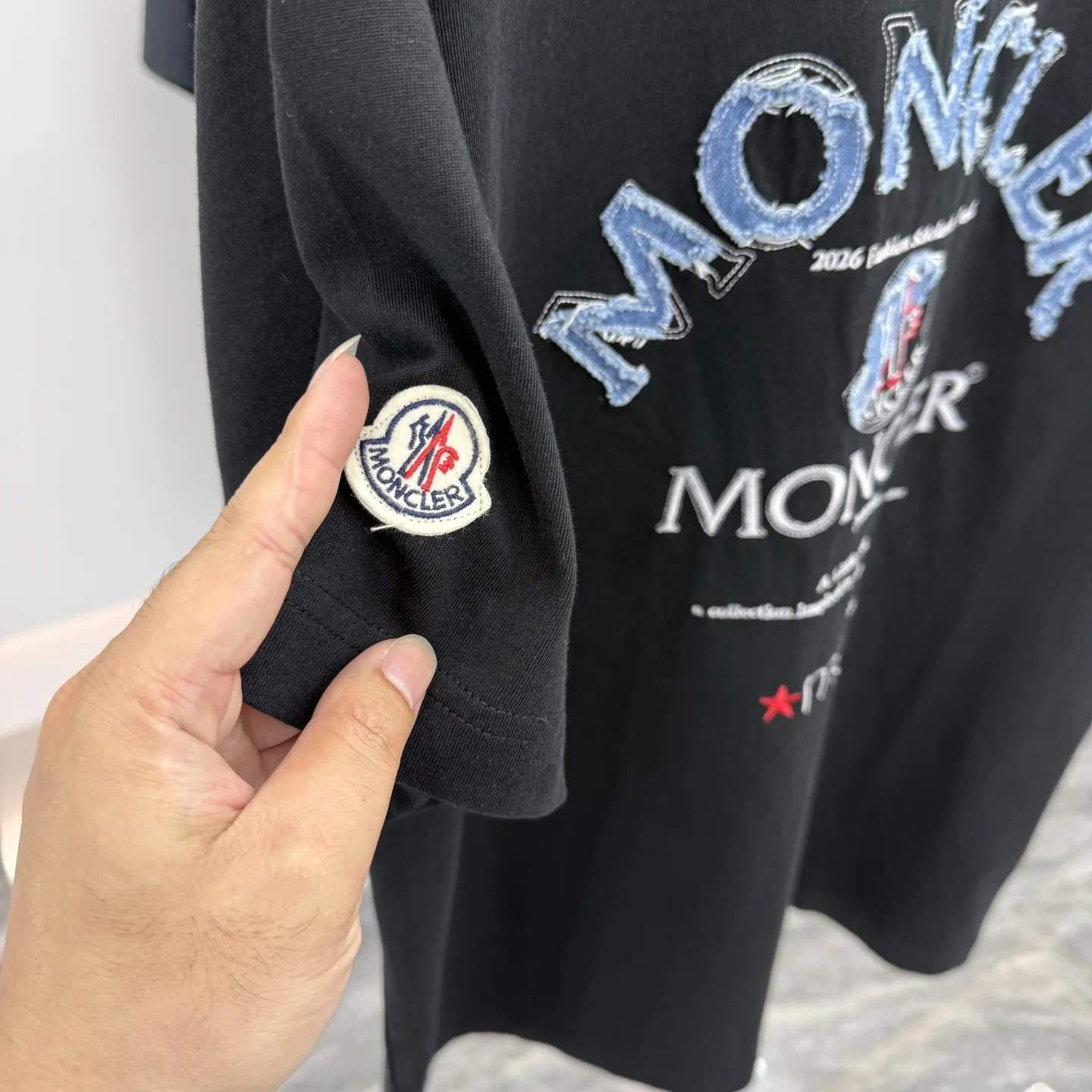 몽클레어 데님 자수 반팔 티셔츠 상세 이미지 7