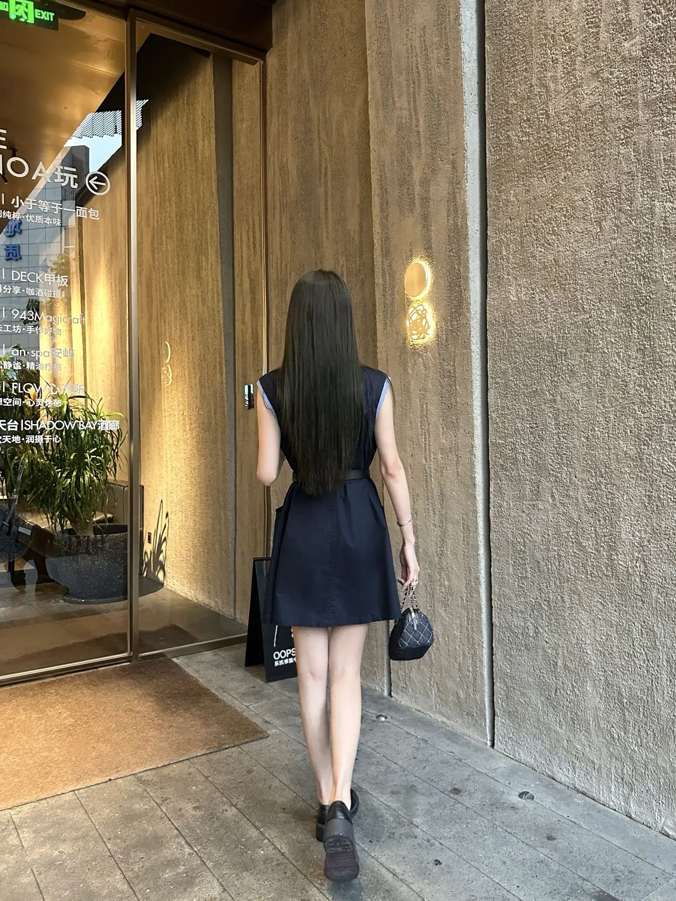 미우미우 블루 체크 패턴 패치워크 노슬리브 원피스 상세 이미지 8