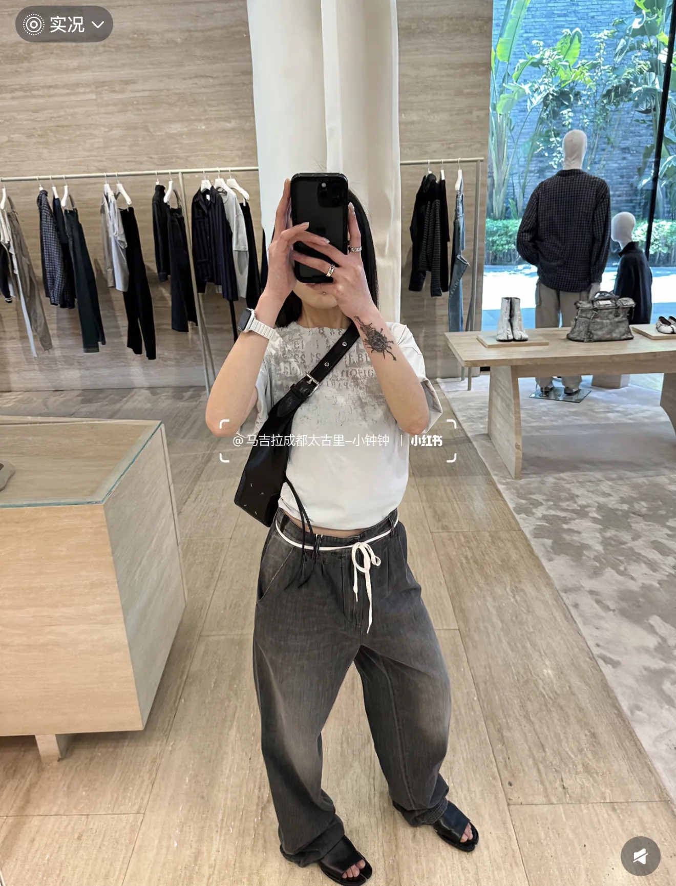 마르지엘라 데미지 프린트 여성 반팔 티셔츠 상세 이미지 3