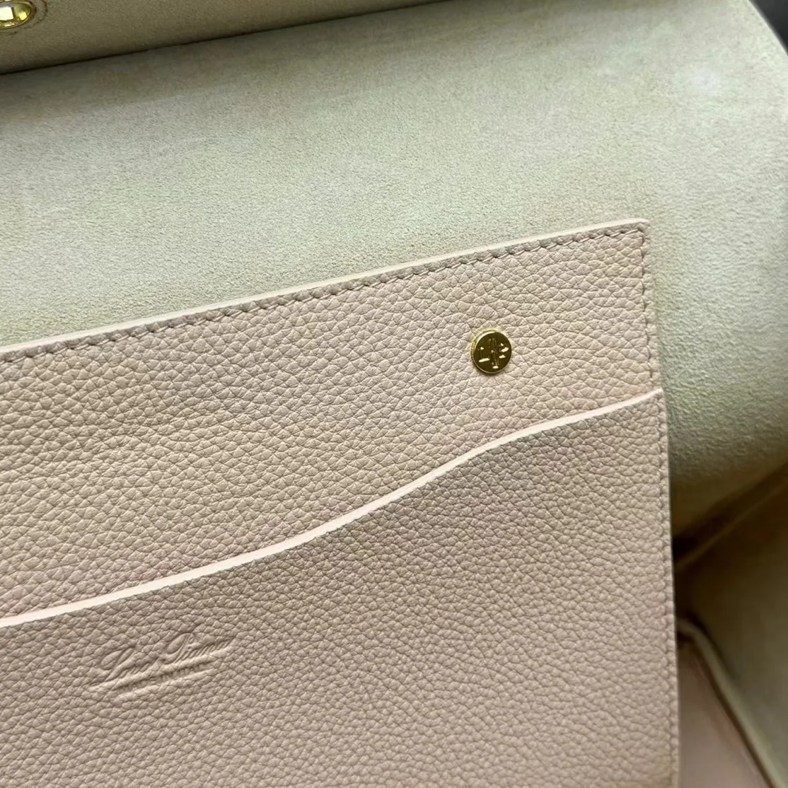 로로피아나 룸 소가죽 토트백 상세 이미지 24