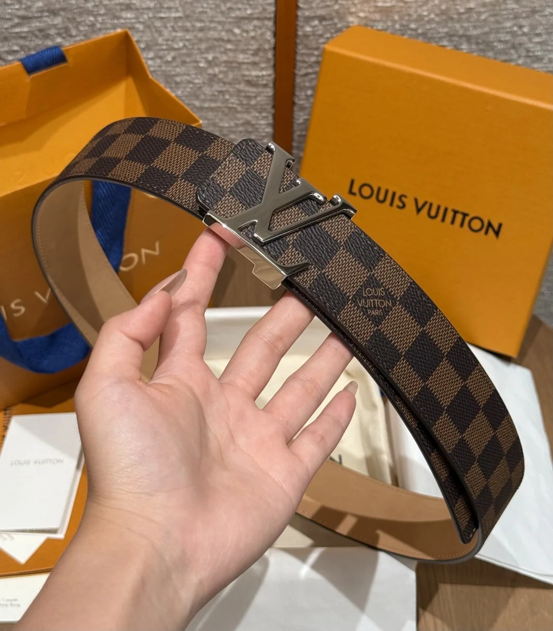 루이비통 이니셜 모노그램 버클 40mm 리버시블 벨트 상세 이미지 4