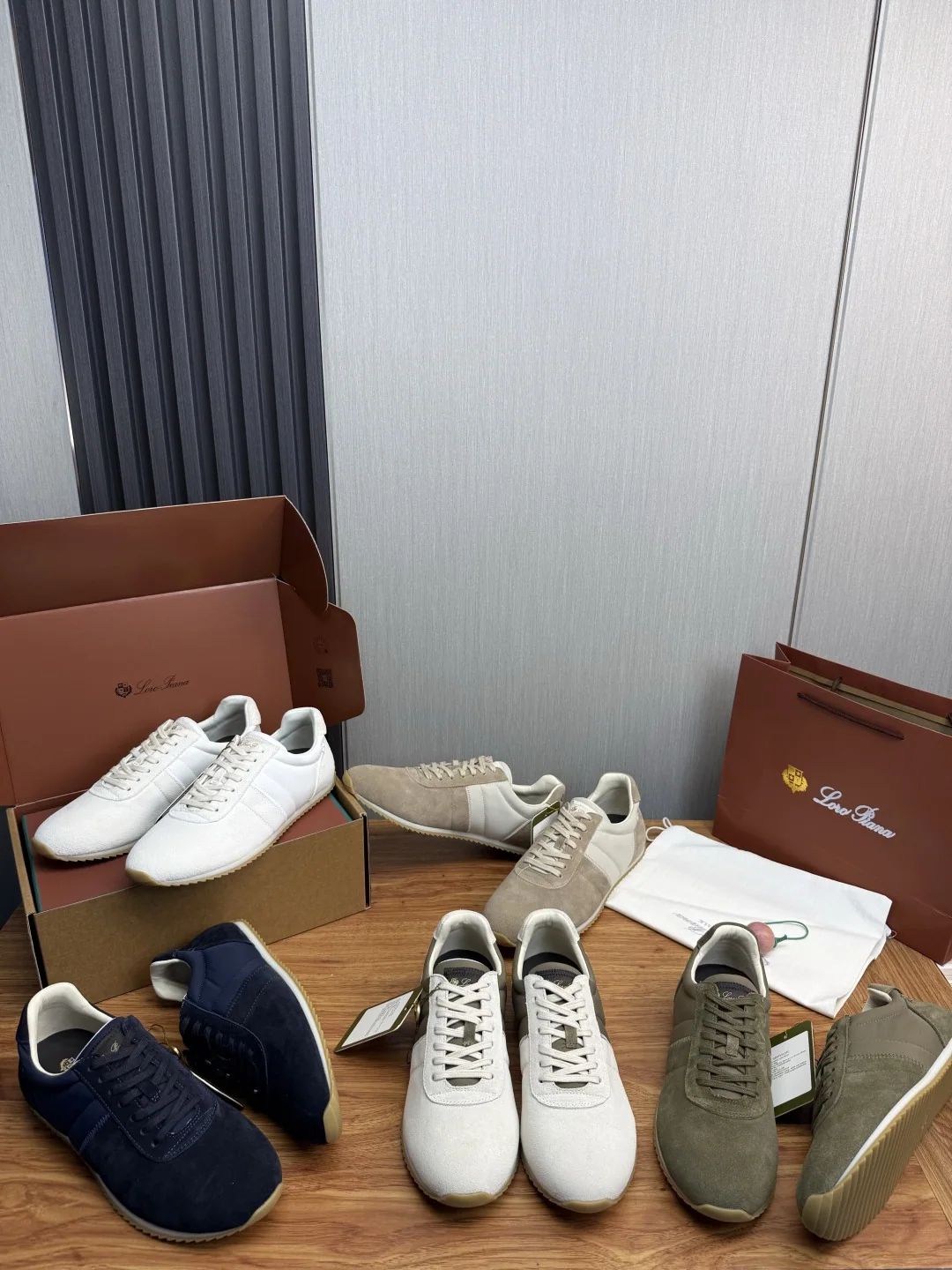로로피아나 스웨이드 남성 스니커즈 148920